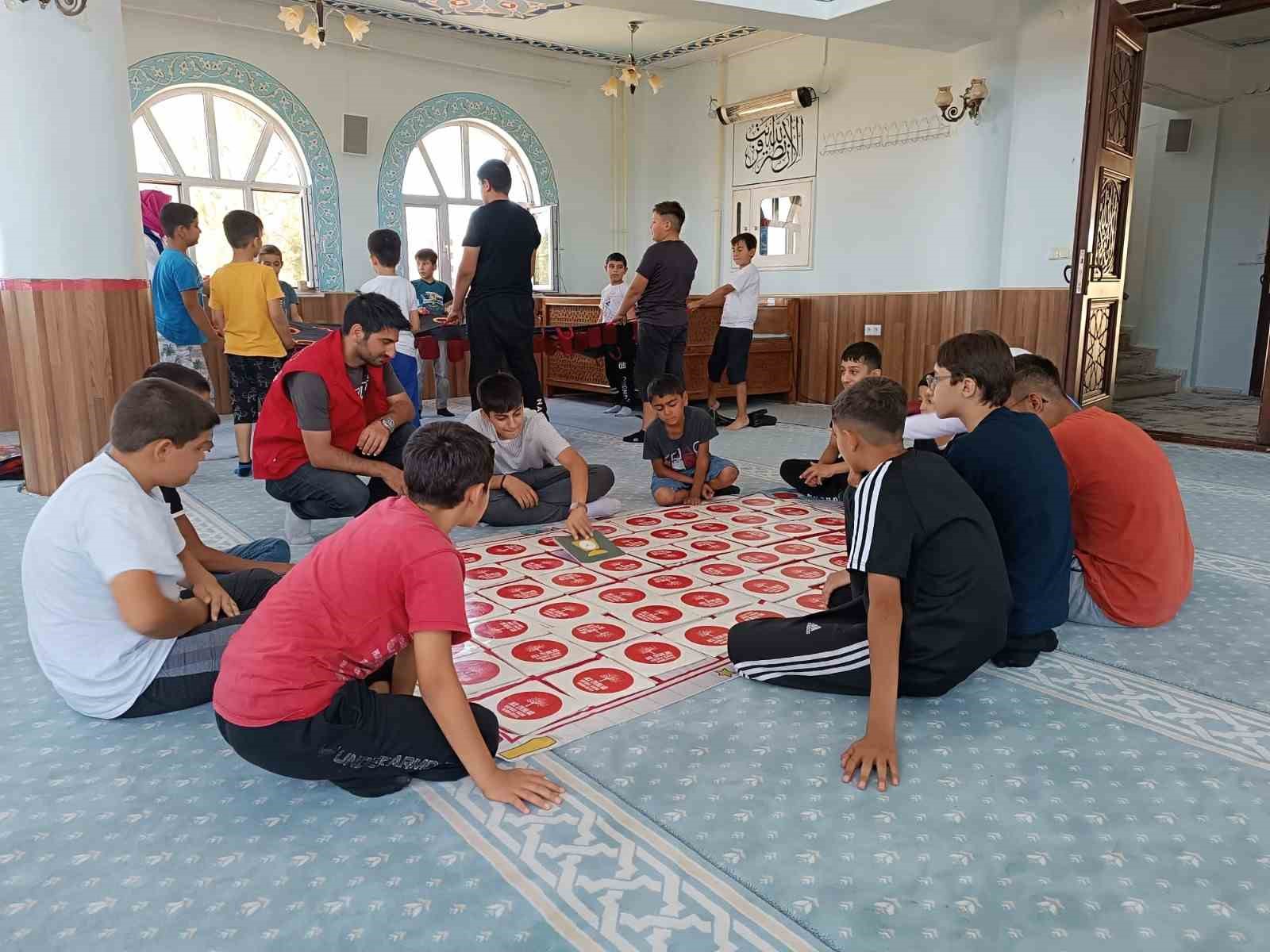 Elazığ Gençlik Merkezi gönüllülerinden cami temizliği
