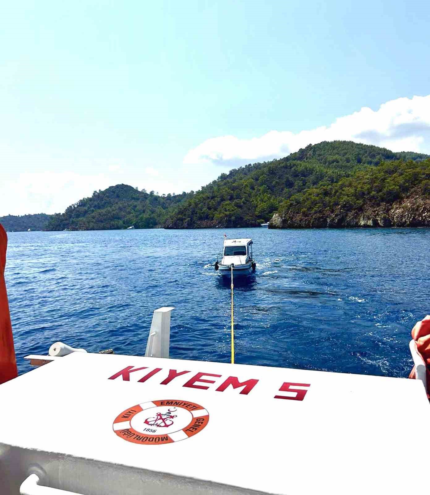 Göcek’te arıza yapan ve sürüklenen tekne KIYEM ekiplerince kurtarıldı
