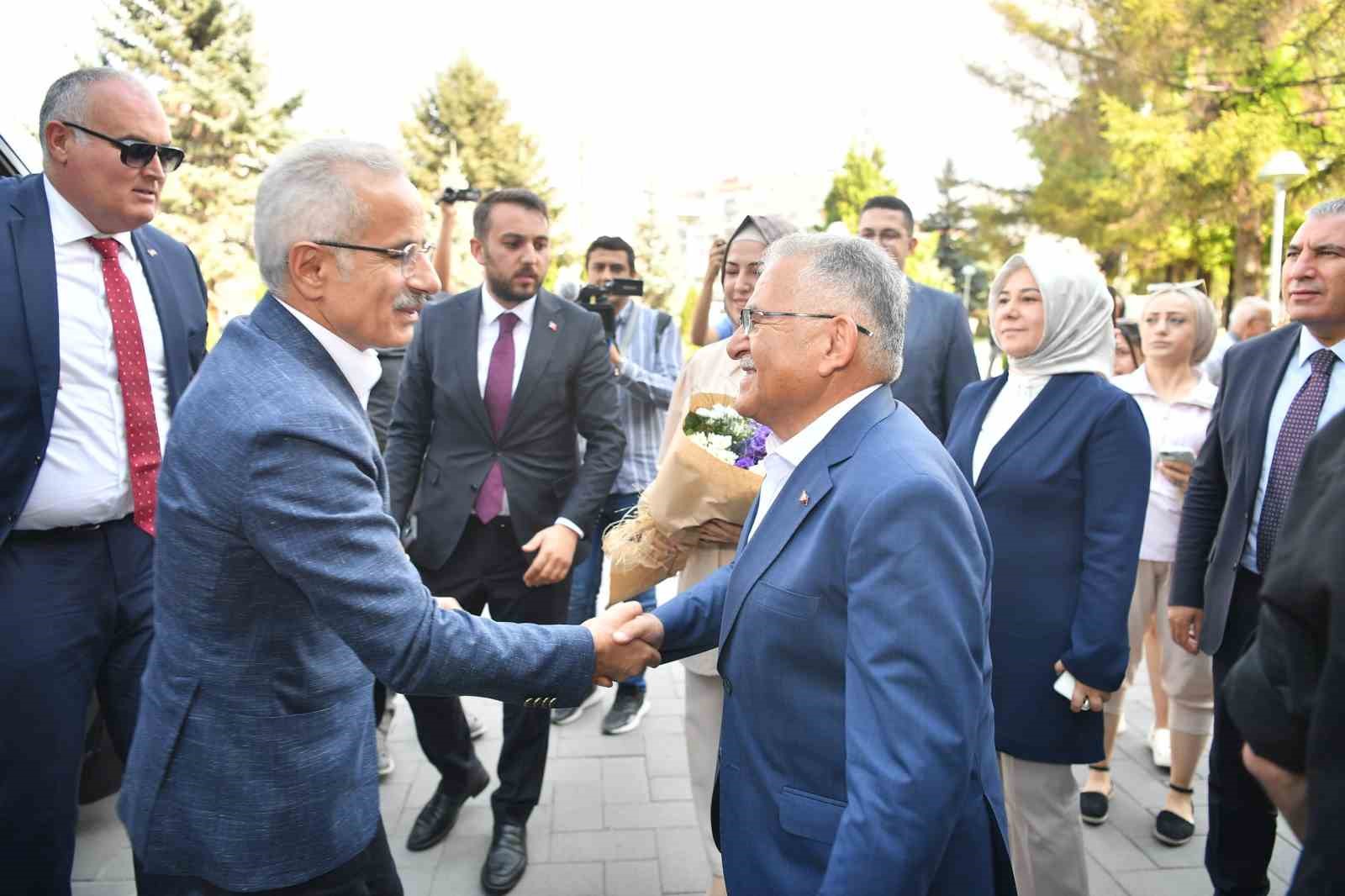 Bakan Uraloğlu’ndan Başkan Büyükkılıç’a ziyaret
