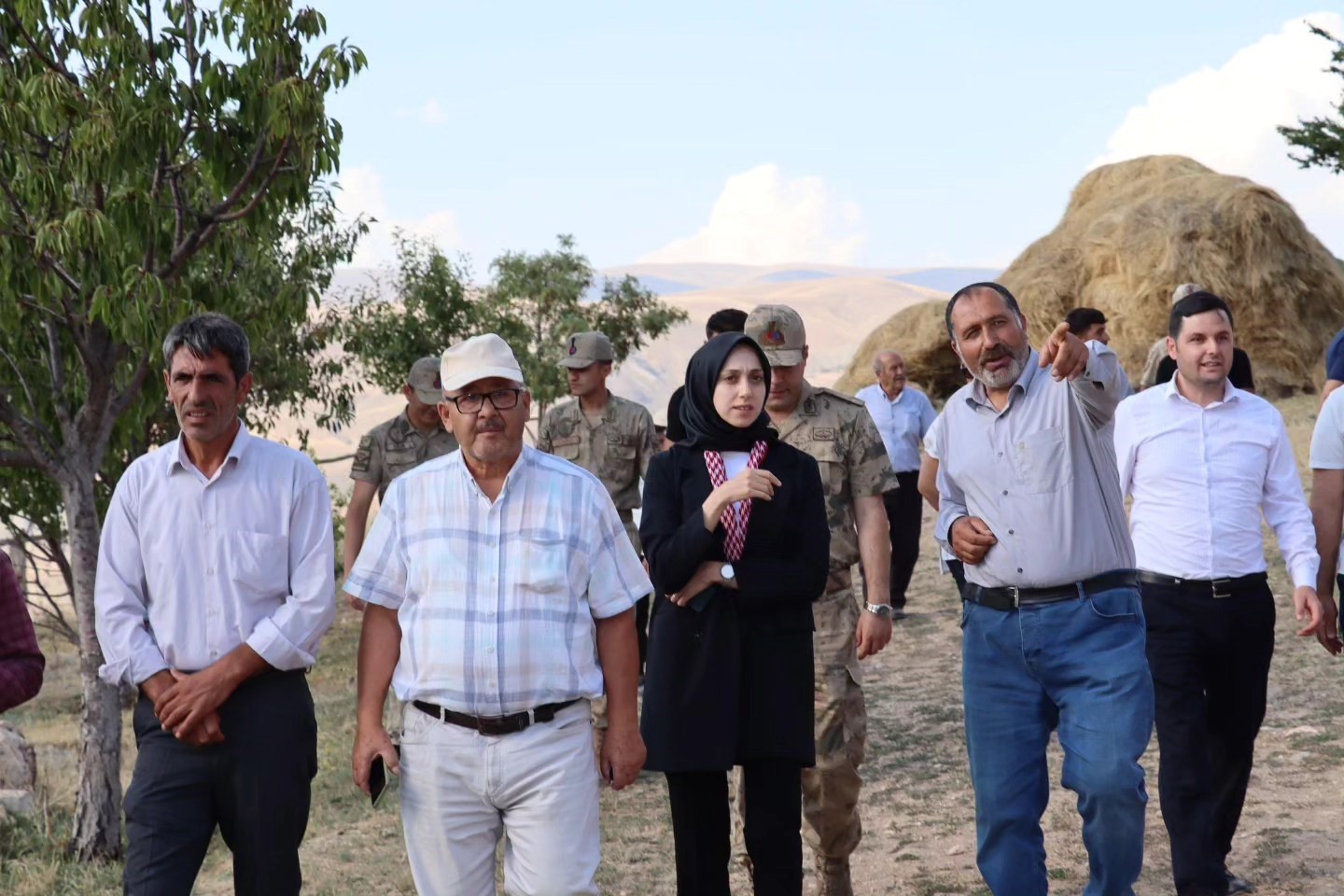 İlçenin kadın kaymakamı halkın gönlünü kazandı
