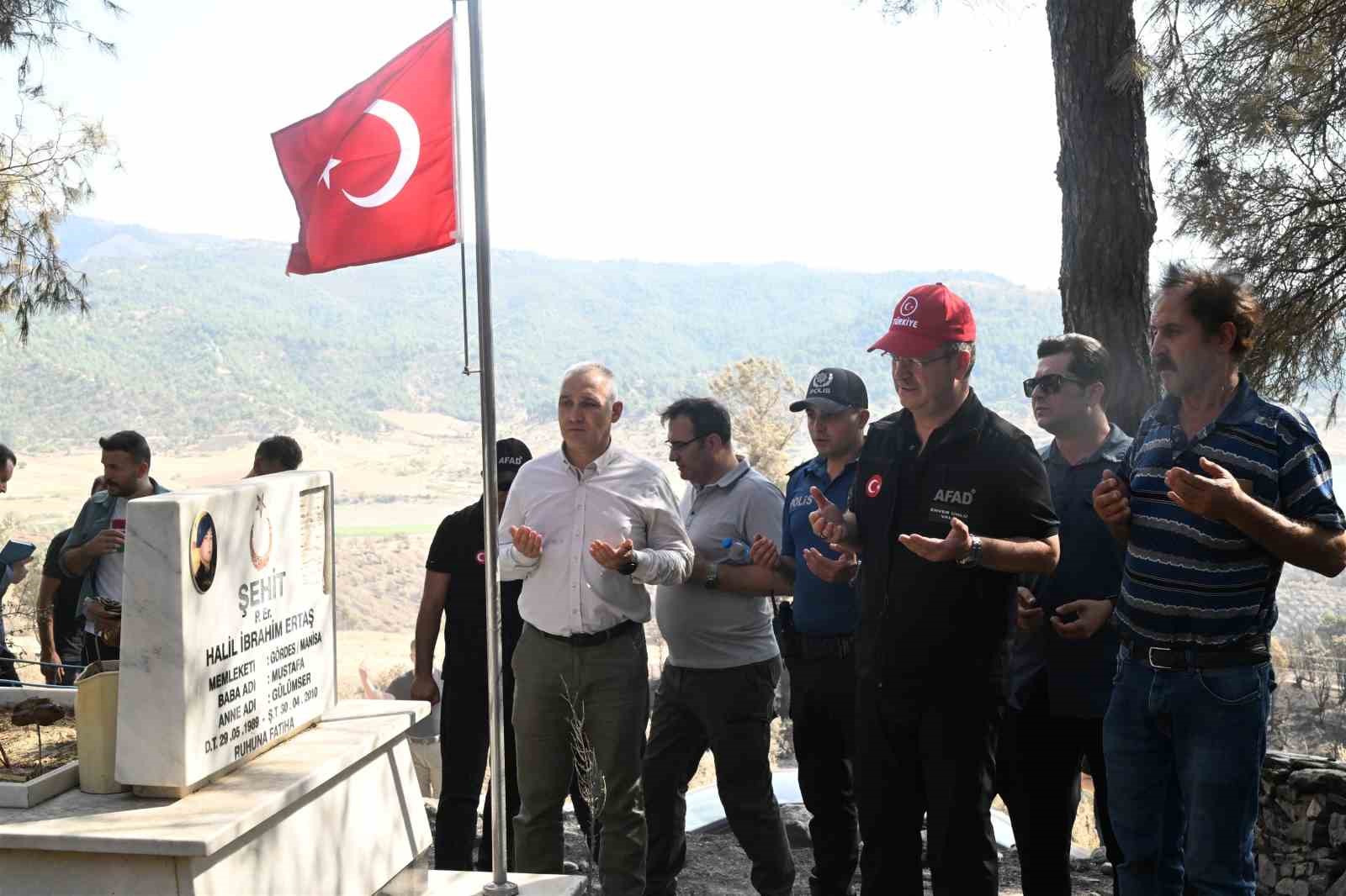 Vali Ünlü, yangından etkilenen mahallelerde incelemelerde bulundu
