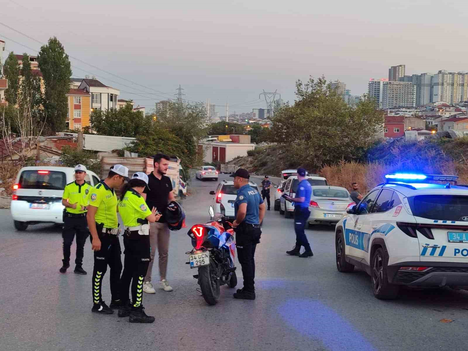 Esenyurt’ta denetim: Aranan şahıslar yakalandı, 1 çalıntı motosiklet ele geçirildi
