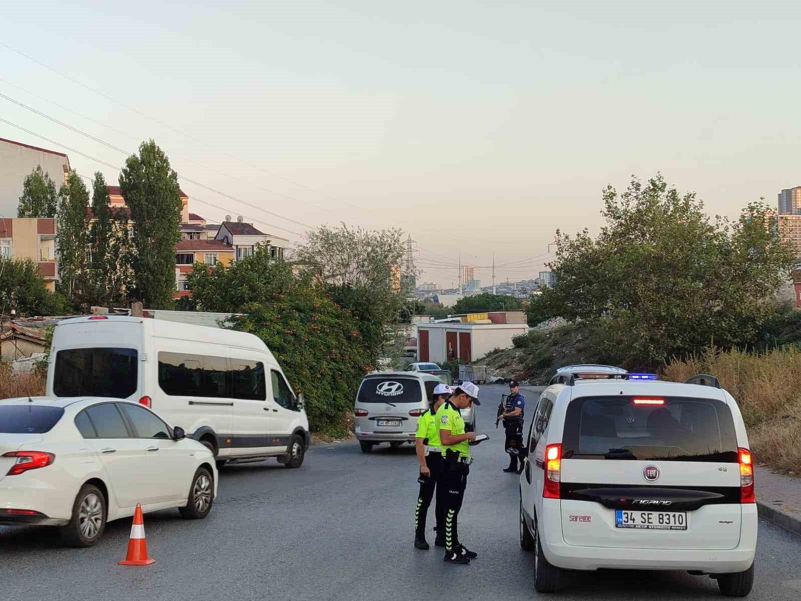 Esenyurt’ta denetim: Aranan şahıslar yakalandı, 1 çalıntı motosiklet ele geçirildi
