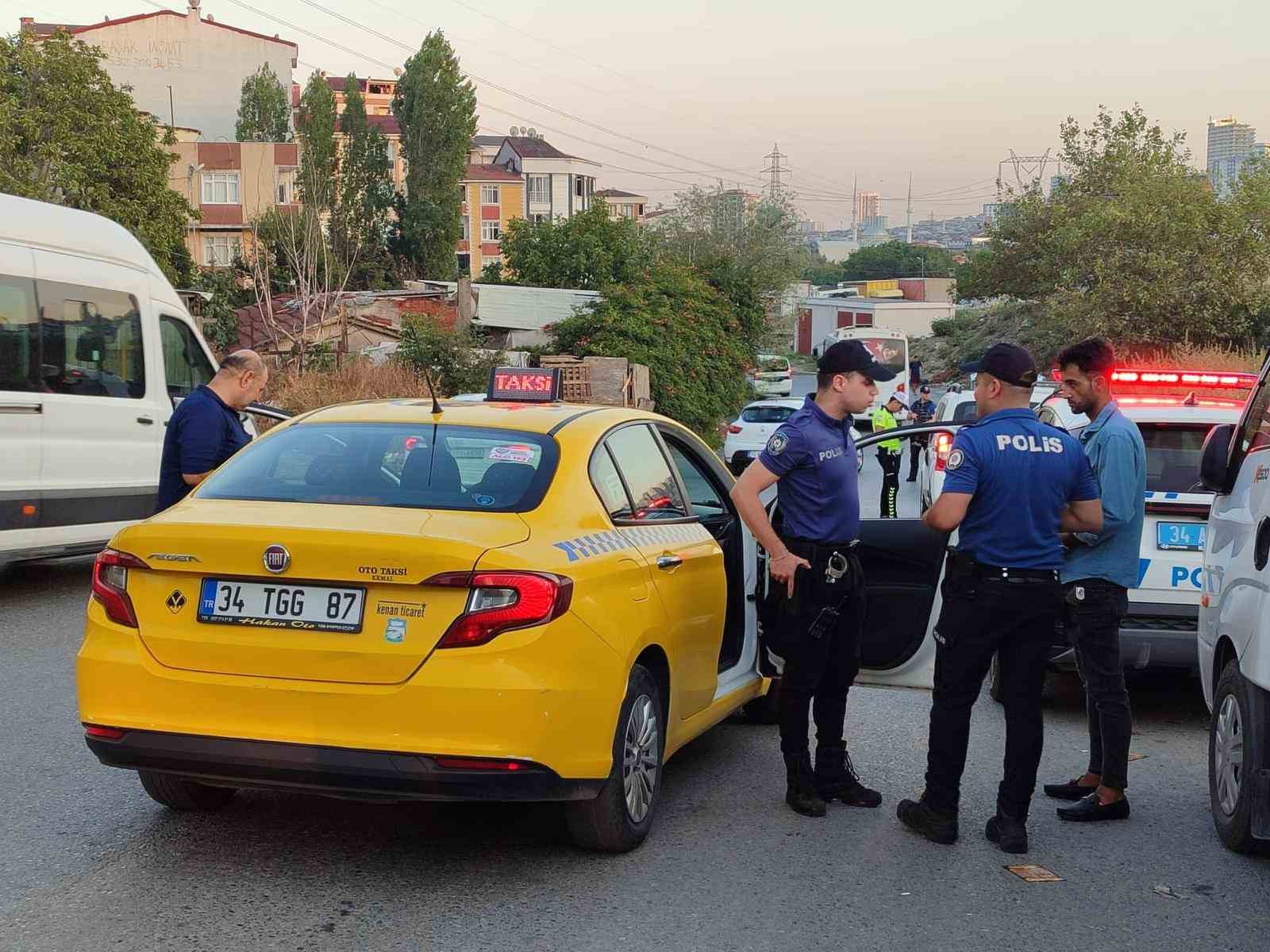 Esenyurt’ta denetim: Aranan şahıslar yakalandı, 1 çalıntı motosiklet ele geçirildi
