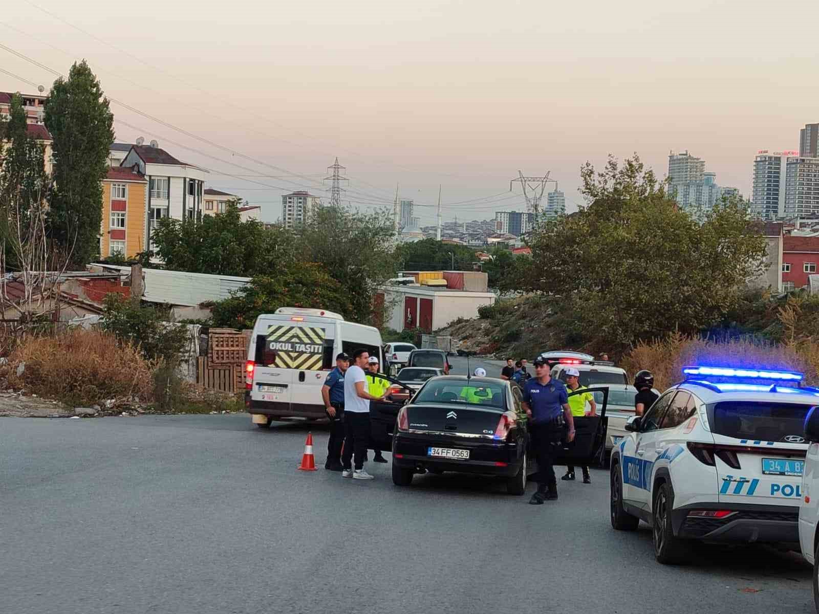 Esenyurt’ta denetim: Aranan şahıslar yakalandı, 1 çalıntı motosiklet ele geçirildi
