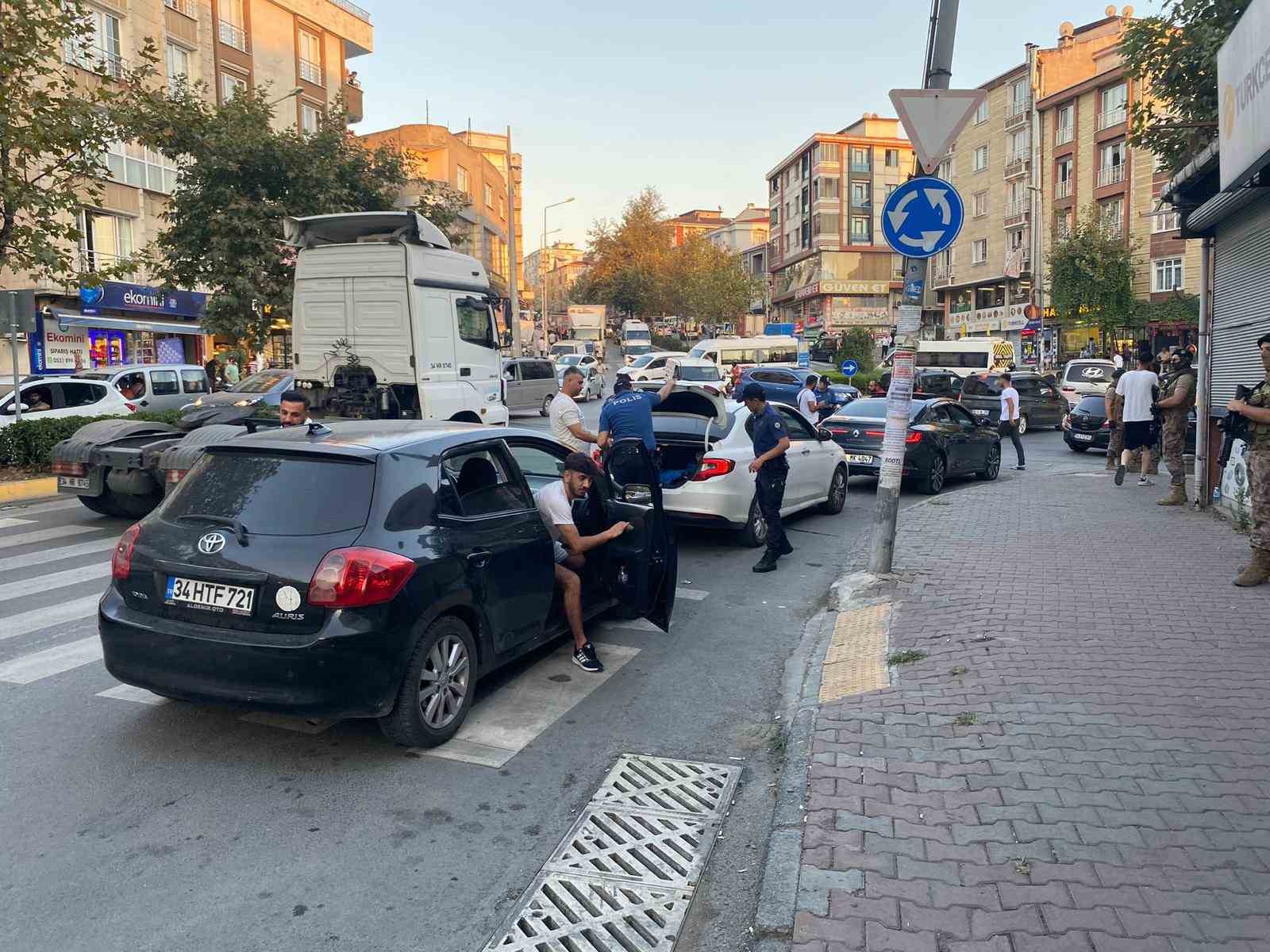 Esenyurt’ta denetim: Aranan şahıslar yakalandı, 1 çalıntı motosiklet ele geçirildi
