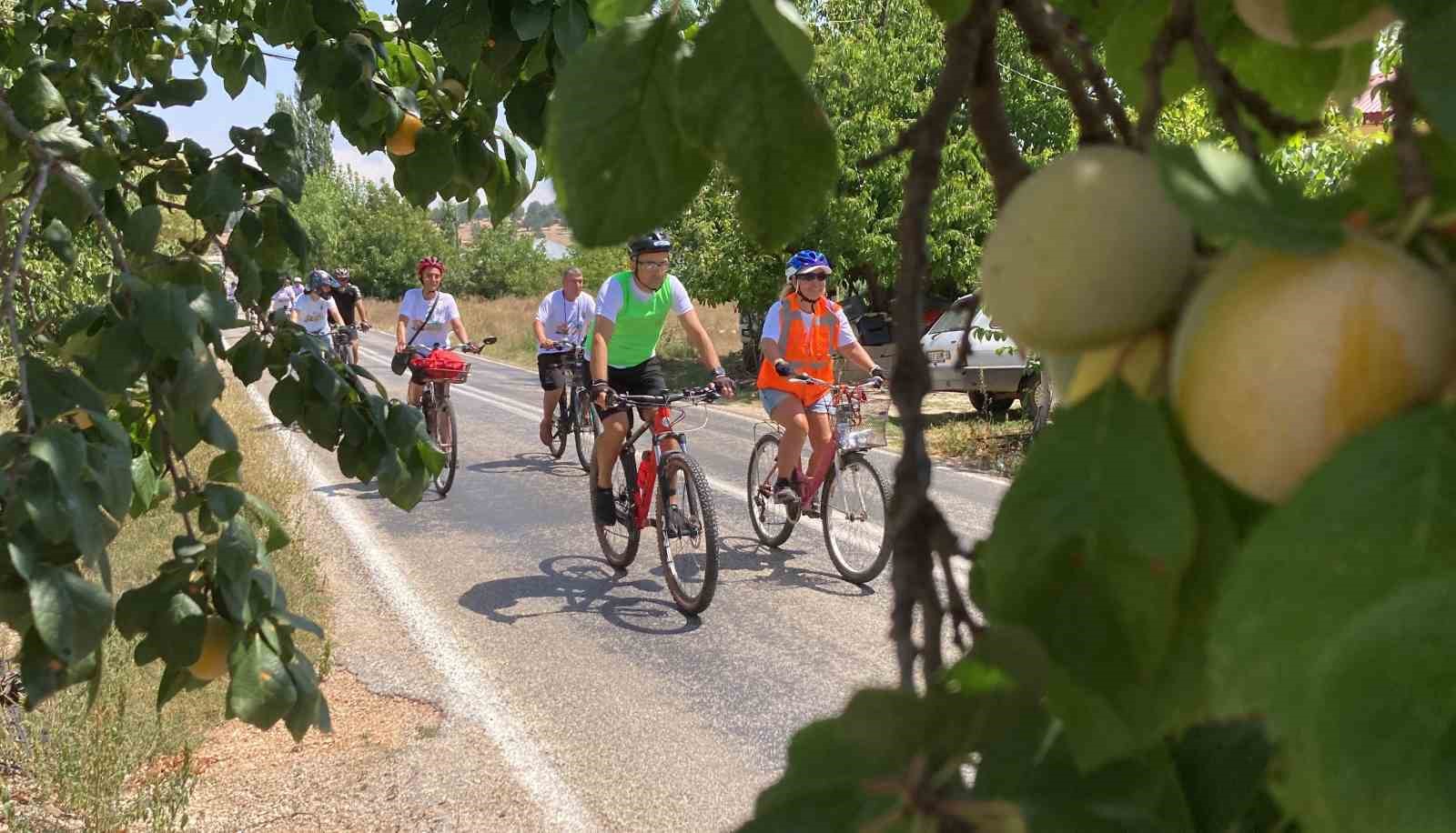 Bisiklet ve paraşüt sevdalıları Mersin Erdemli’de buluştu
