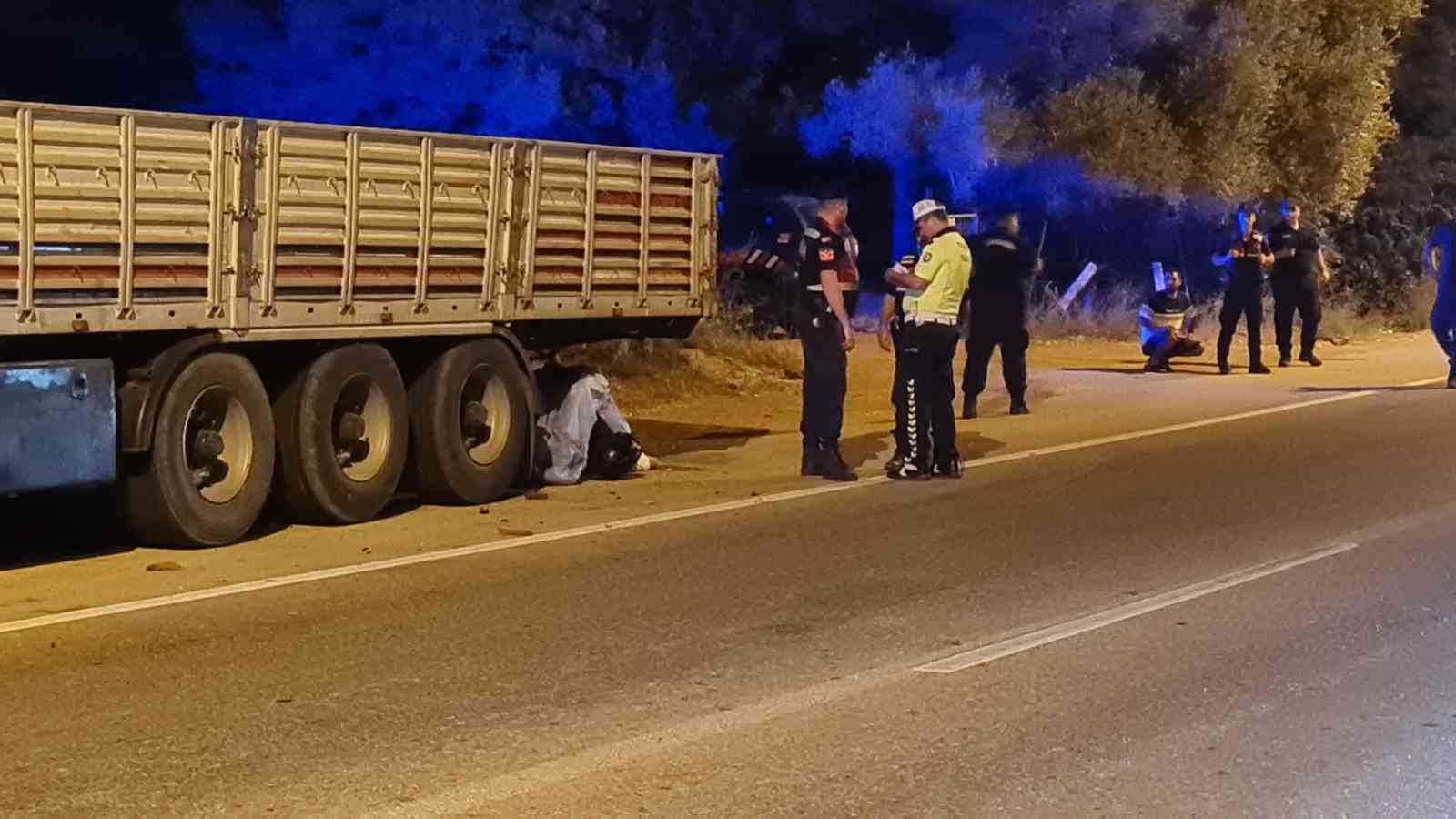 Motosiklet tıra arkadan çarptı: 1 ölü
