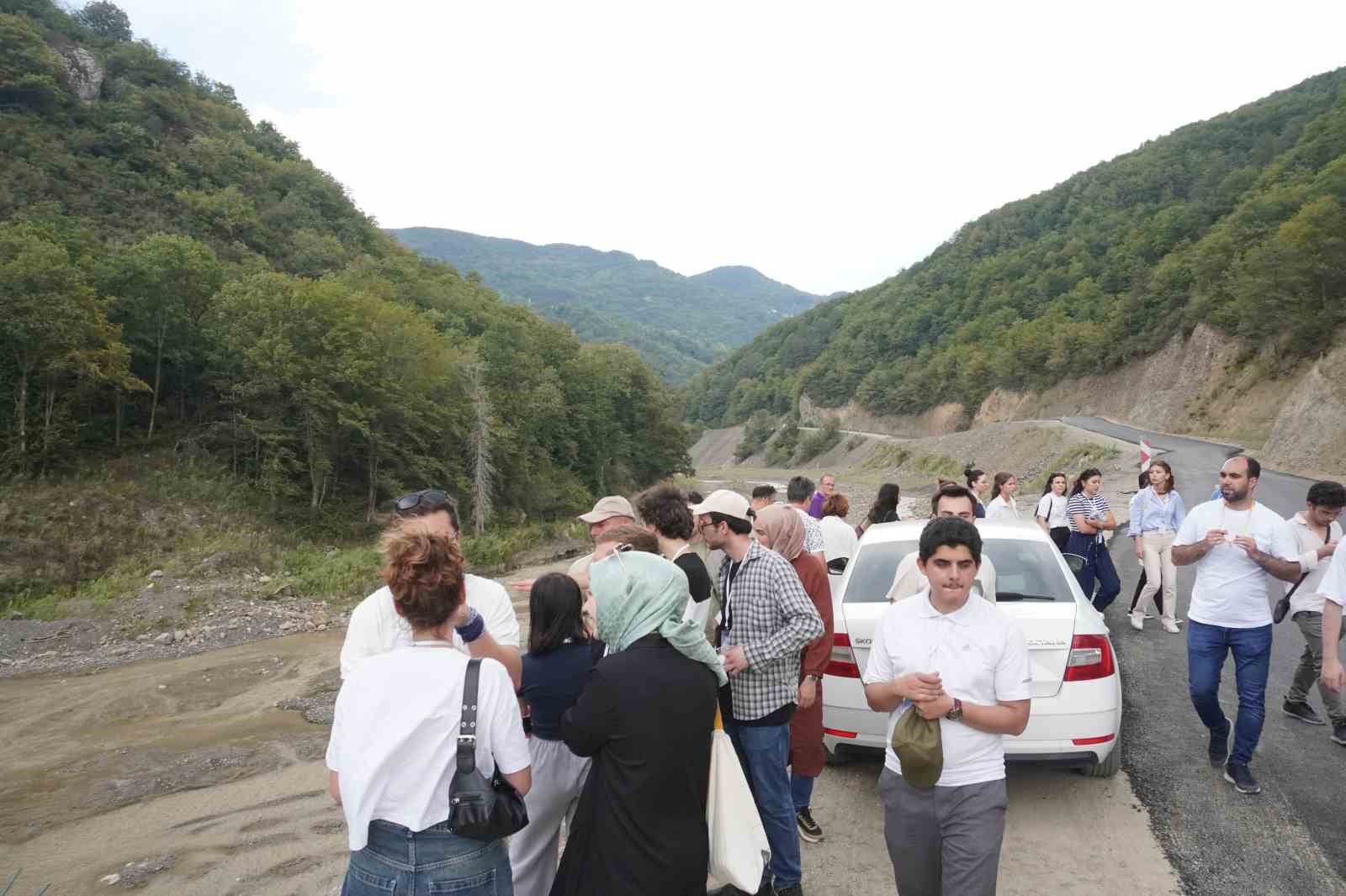 Türkiye’nin dört bir yanından gelen üniversite öğrencileri, sel afetinin yaşandığı Bozkurt’tu inceledi
