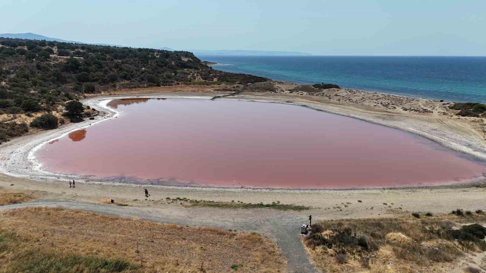 (Özel) 2 bin yıllık antik liman kalpli pembe göle dönüştü
