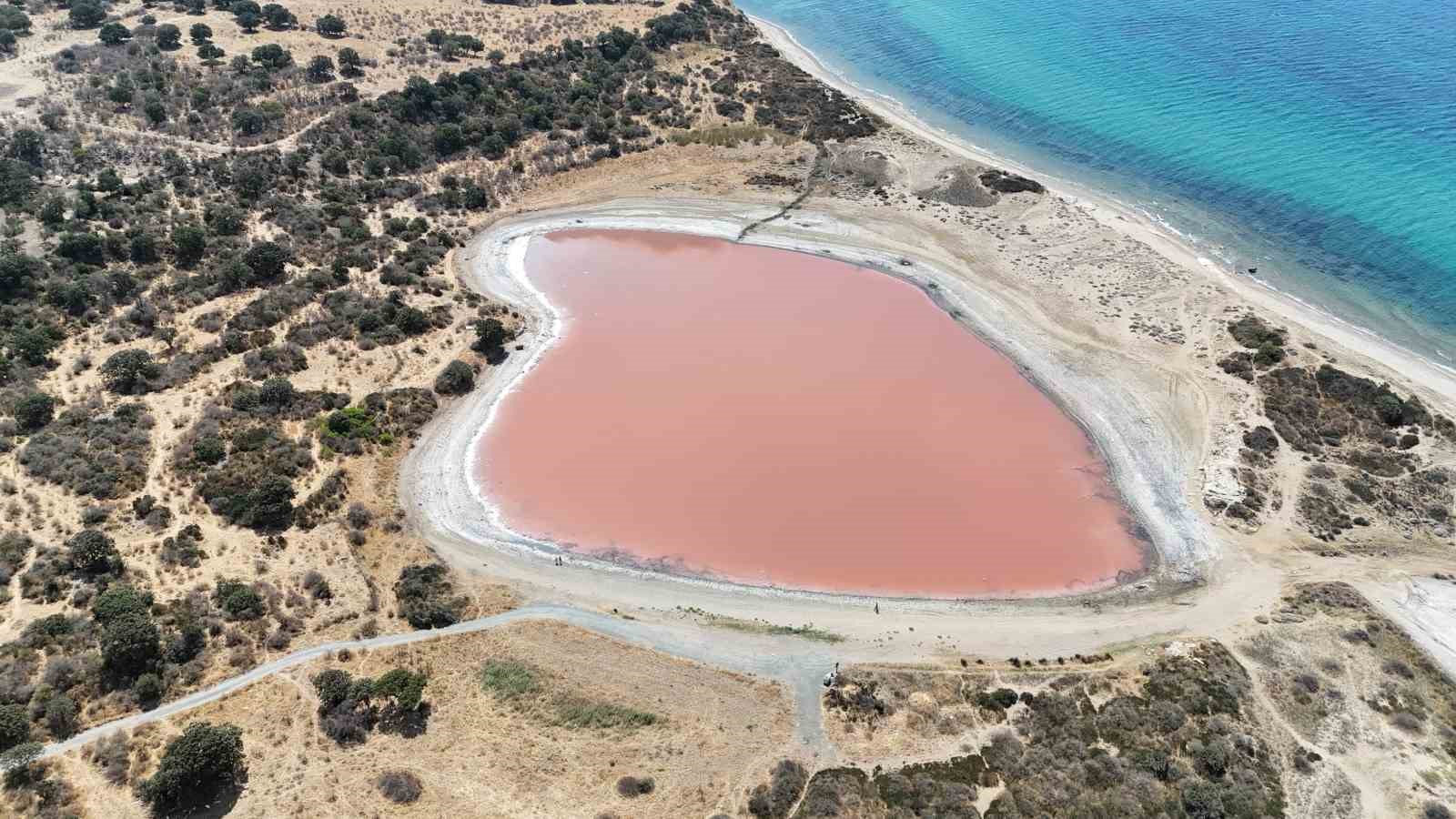 (Özel) 2 bin yıllık antik liman kalpli pembe göle dönüştü
