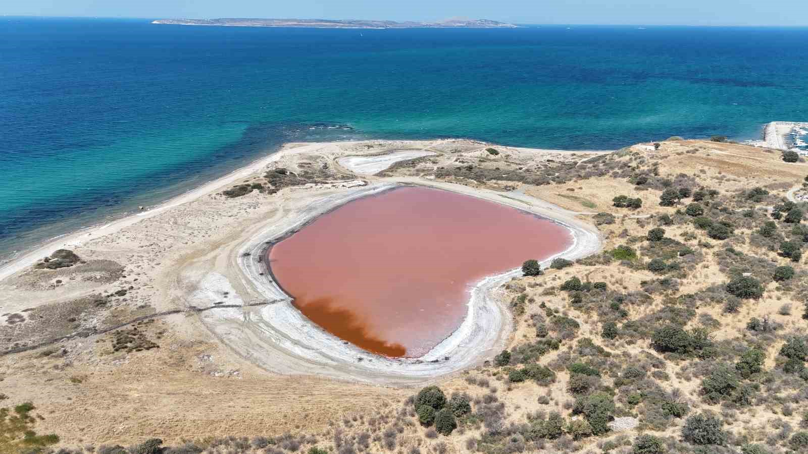 (Özel) 2 bin yıllık antik liman kalpli pembe göle dönüştü
