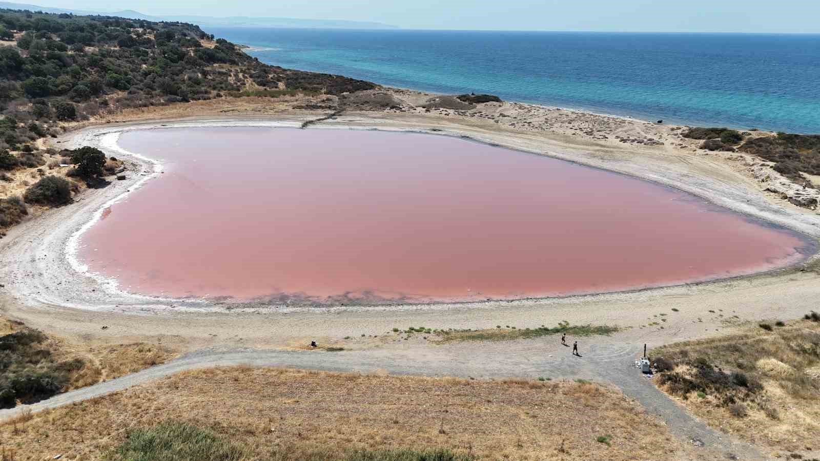 (Özel) 2 bin yıllık antik liman kalpli pembe göle dönüştü
