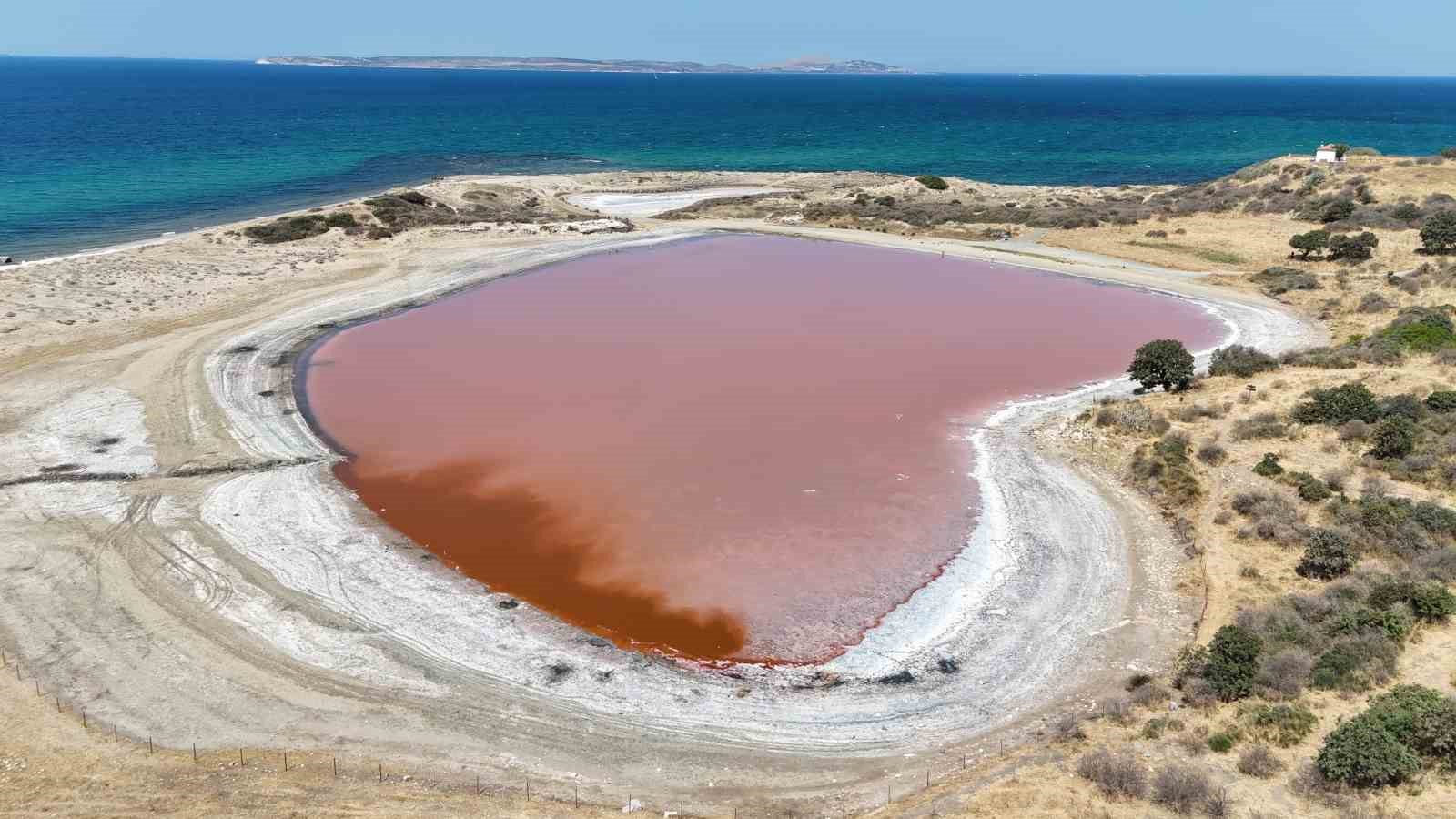 (Özel) 2 bin yıllık antik liman kalpli pembe göle dönüştü
