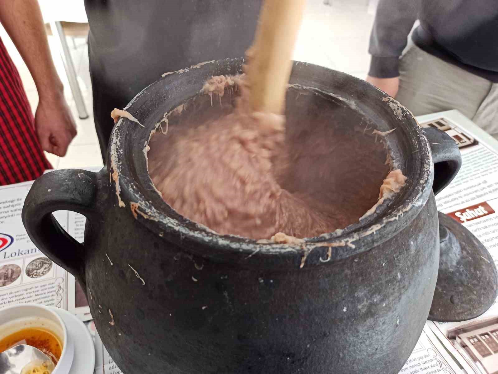 Şuhut’un tescilli yemeği çömlek içinde keşkek
