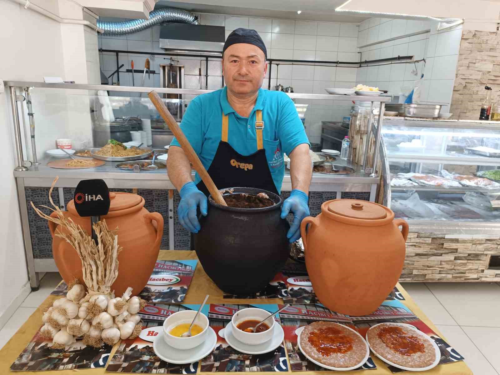 Şuhut’un tescilli yemeği çömlek içinde keşkek
