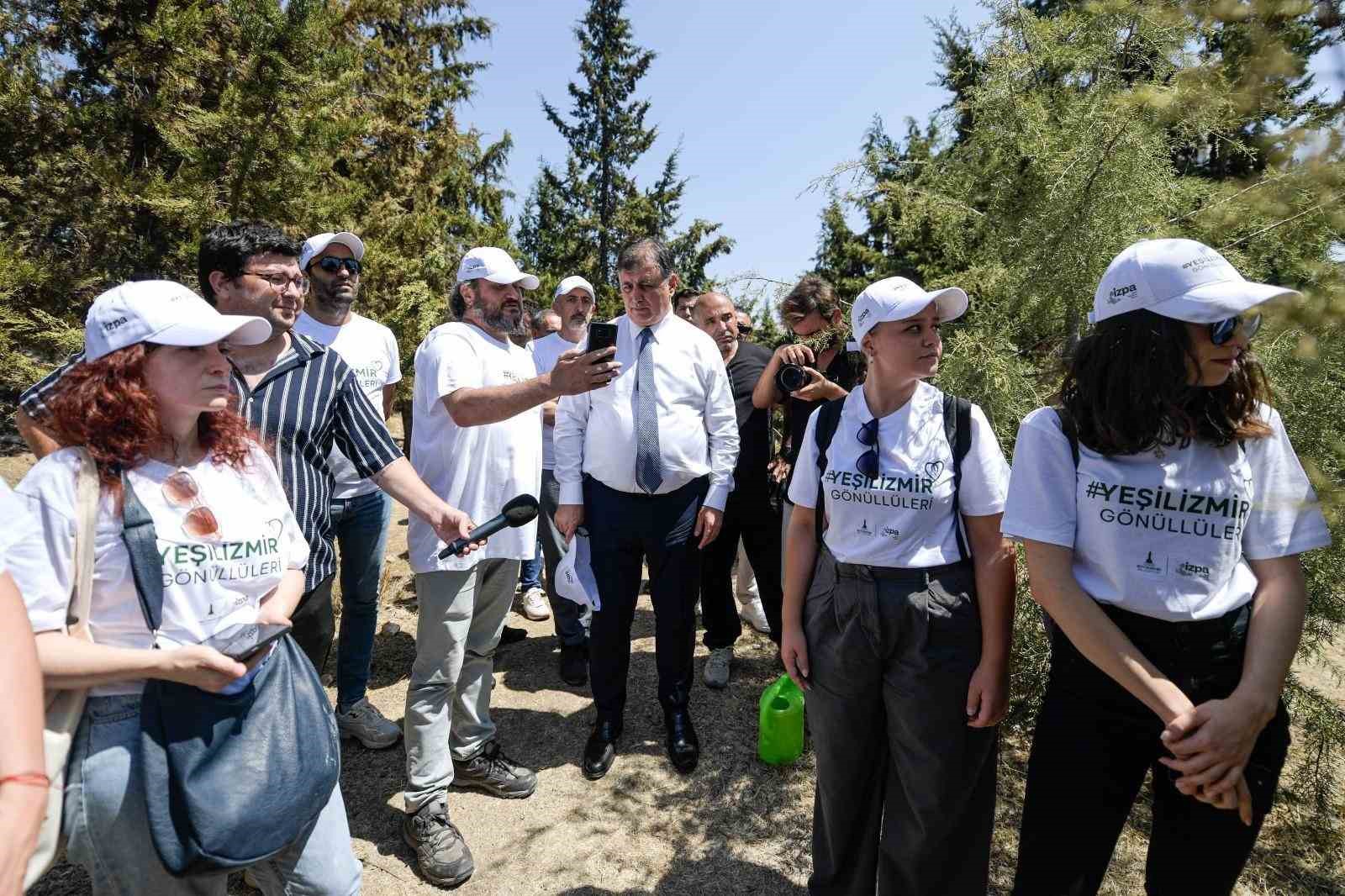 Başkan Tugay’dan yanan alanlarda saha mesaisi
