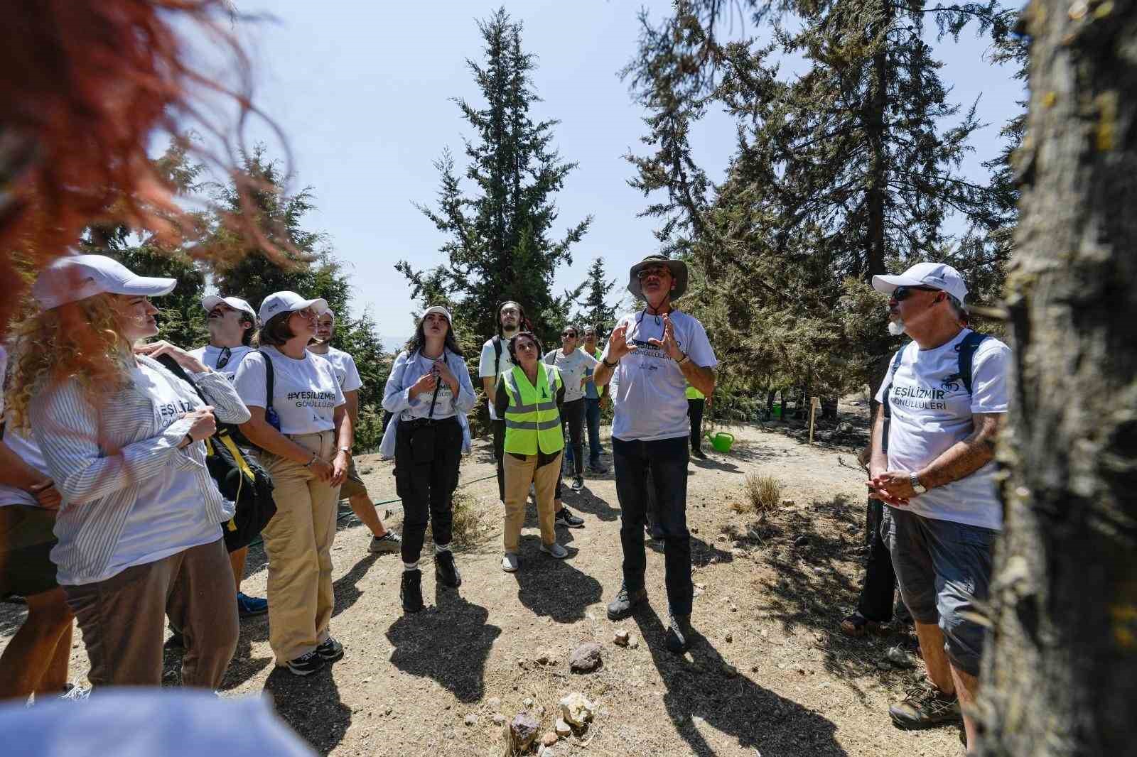 Başkan Tugay’dan yanan alanlarda saha mesaisi
