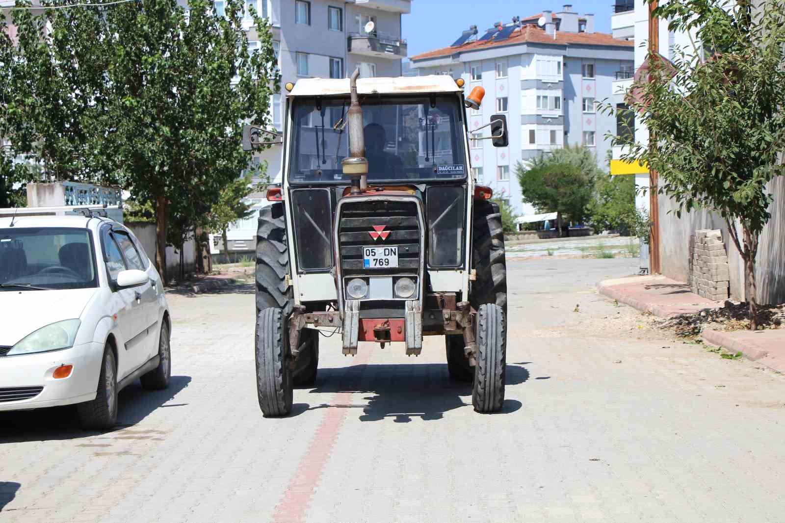 Telefon dolandırıcılarına 750 bin TL kaptıran Amasyalı çiftçi, traktörünü satışa çıkardı
