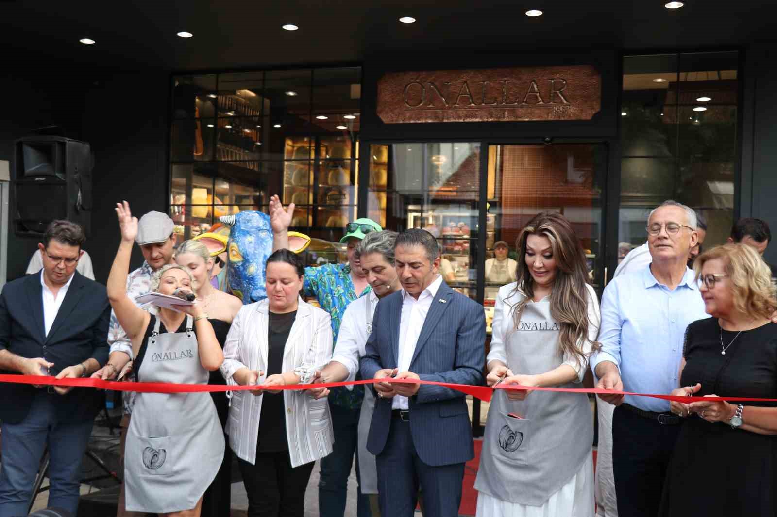 Ünlü şefler Önallar Gıda için Denizli’ye geldi
