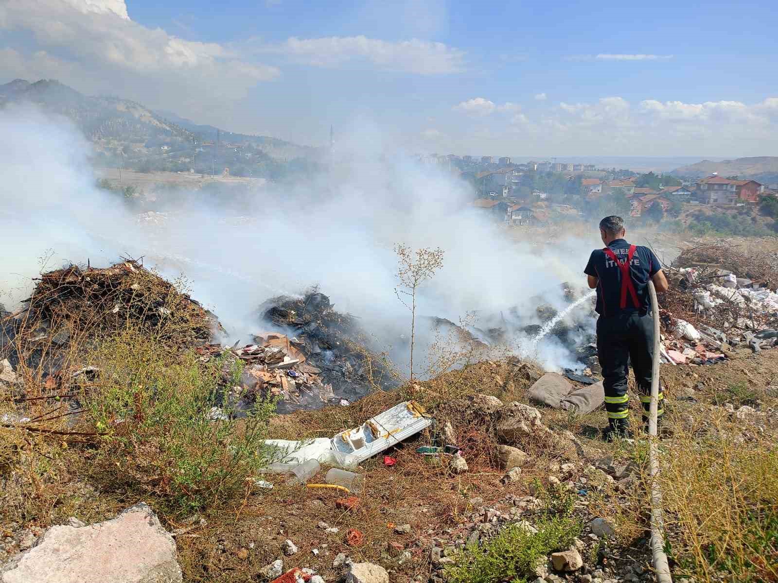 Boş arazide çıkan yangın söndürüldü
