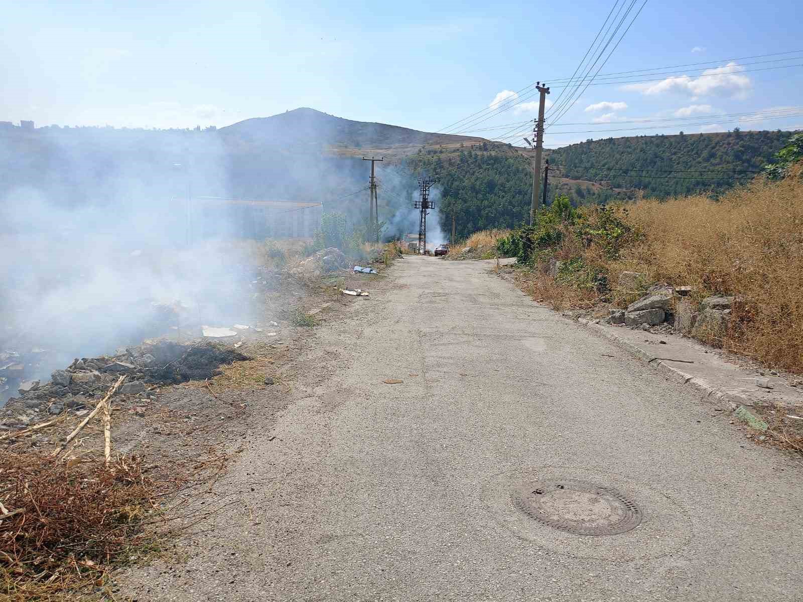 Boş arazide çıkan yangın söndürüldü
