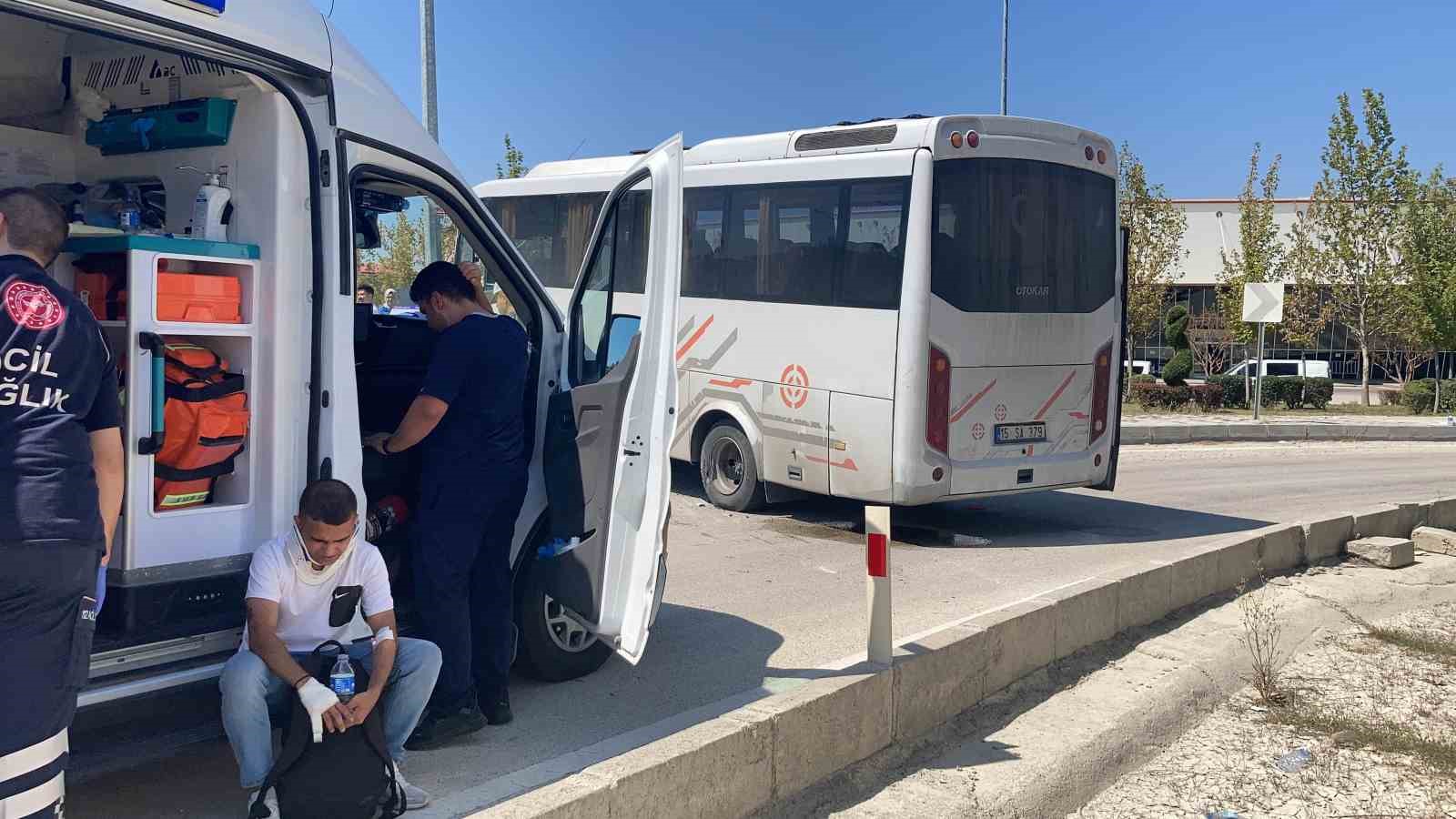 Freni patlayan yolcu midibüsünün otogar içine düşme anı kamerada
