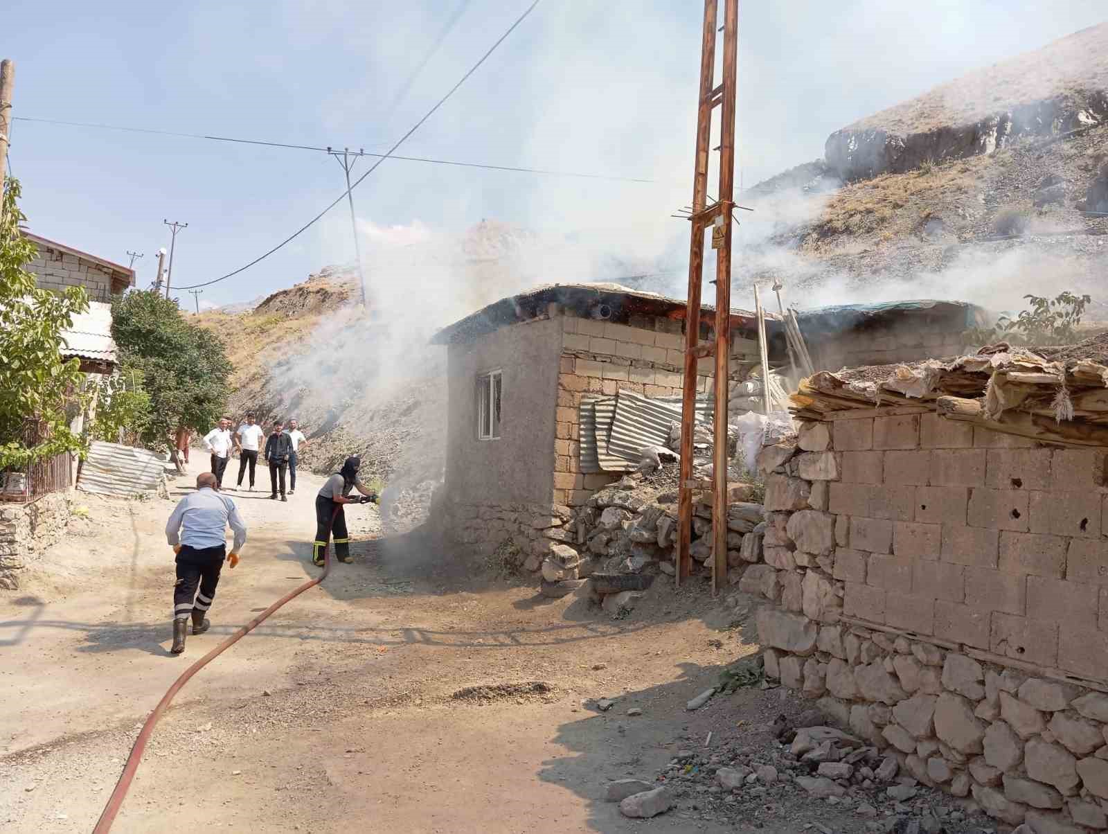 Hakkari’de korkutan yangın
