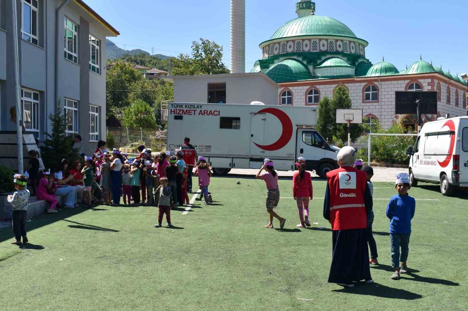 Mevsimlik tarım işçilerinin çocukları şenlikte buluştu
