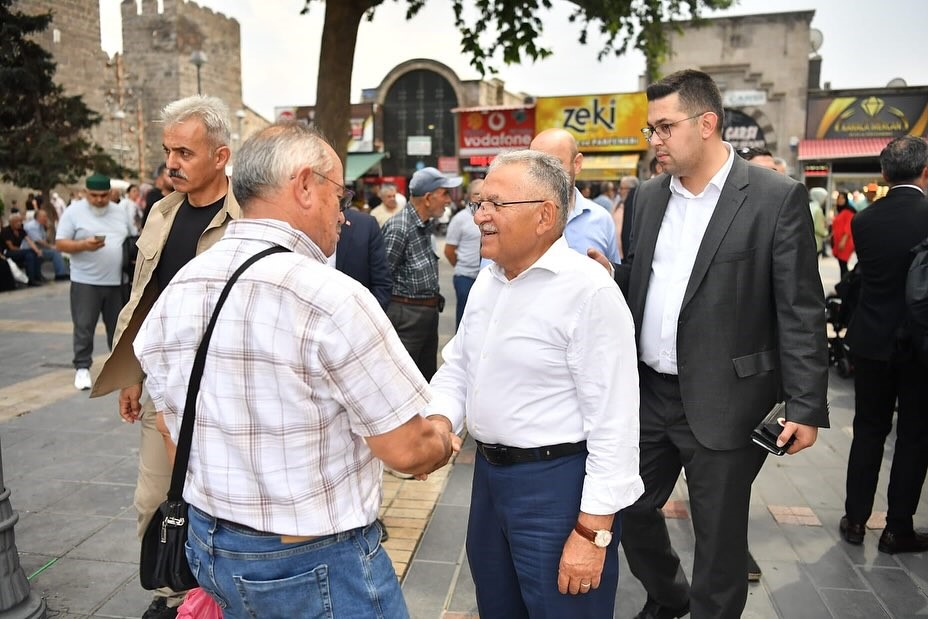 Akar ve Büyükkılıç’tan çarşı gezisi ve vatandaş ziyareti
