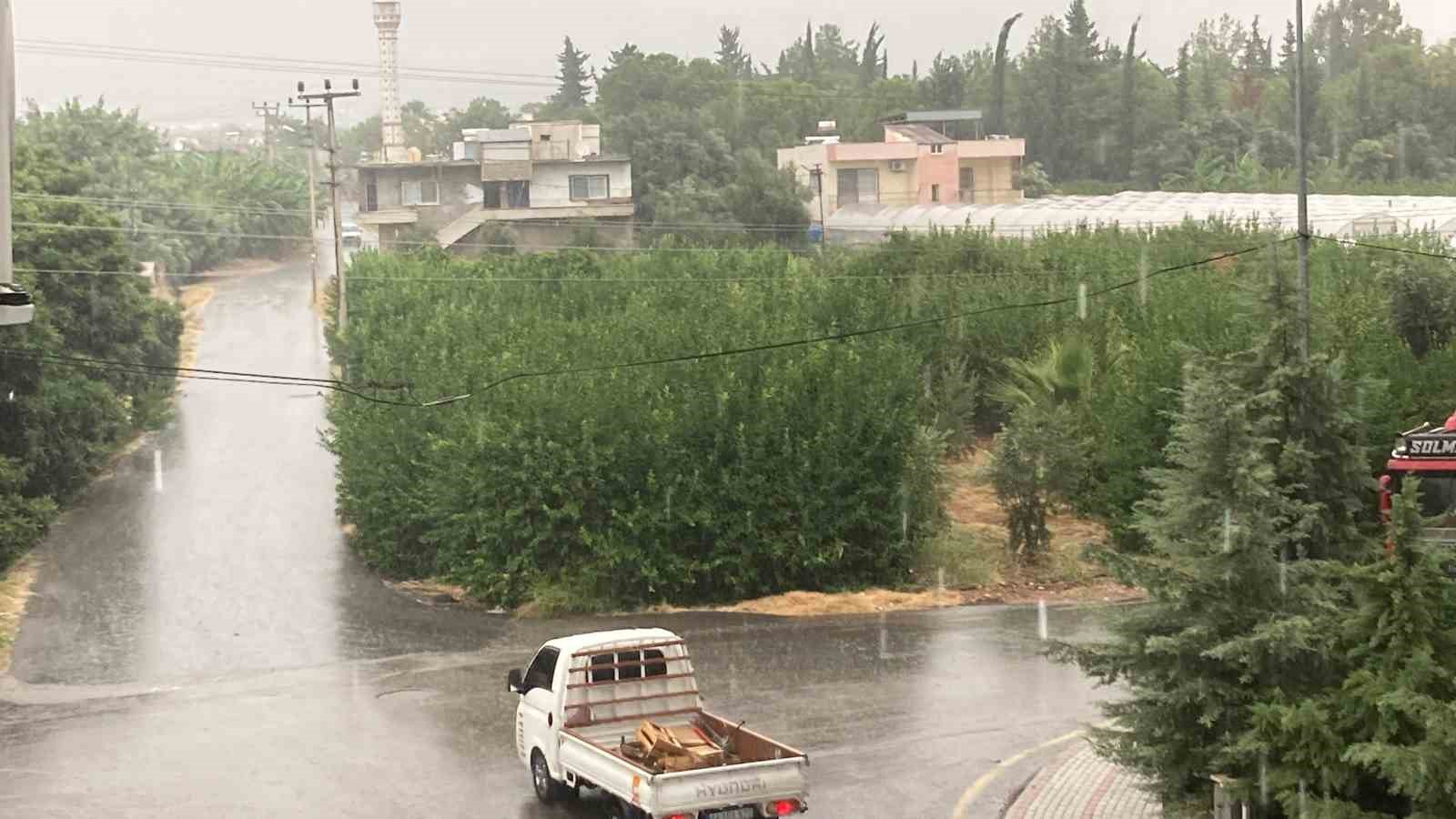 Mersin’de Toroslardan sahile kadar yağmur etkili oldu
