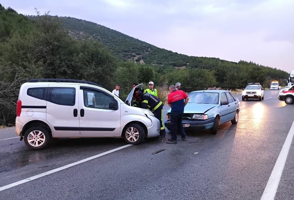 Otomobil karşı yönden gelen araçla çarpıştı; 2 yaralı
