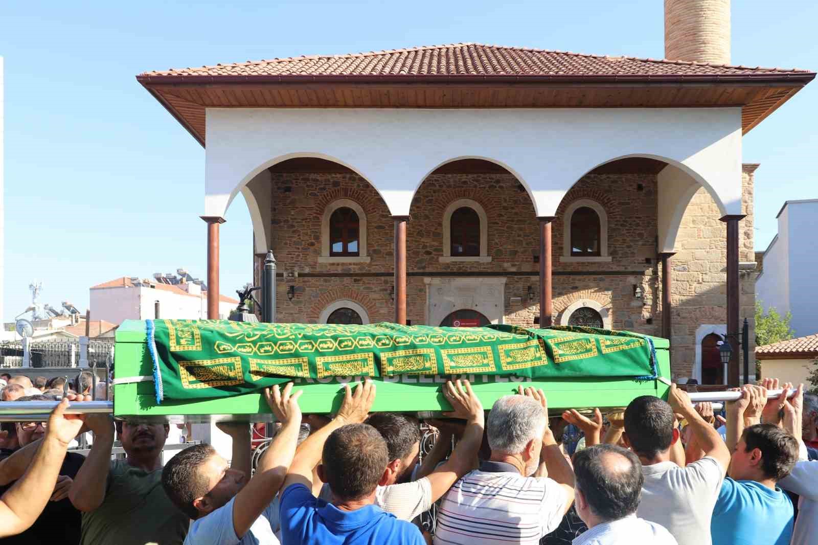 Geçirdiği kap krizi sonucu hayatını kaybeden meclis üyesi Orhan toprağa verildi
