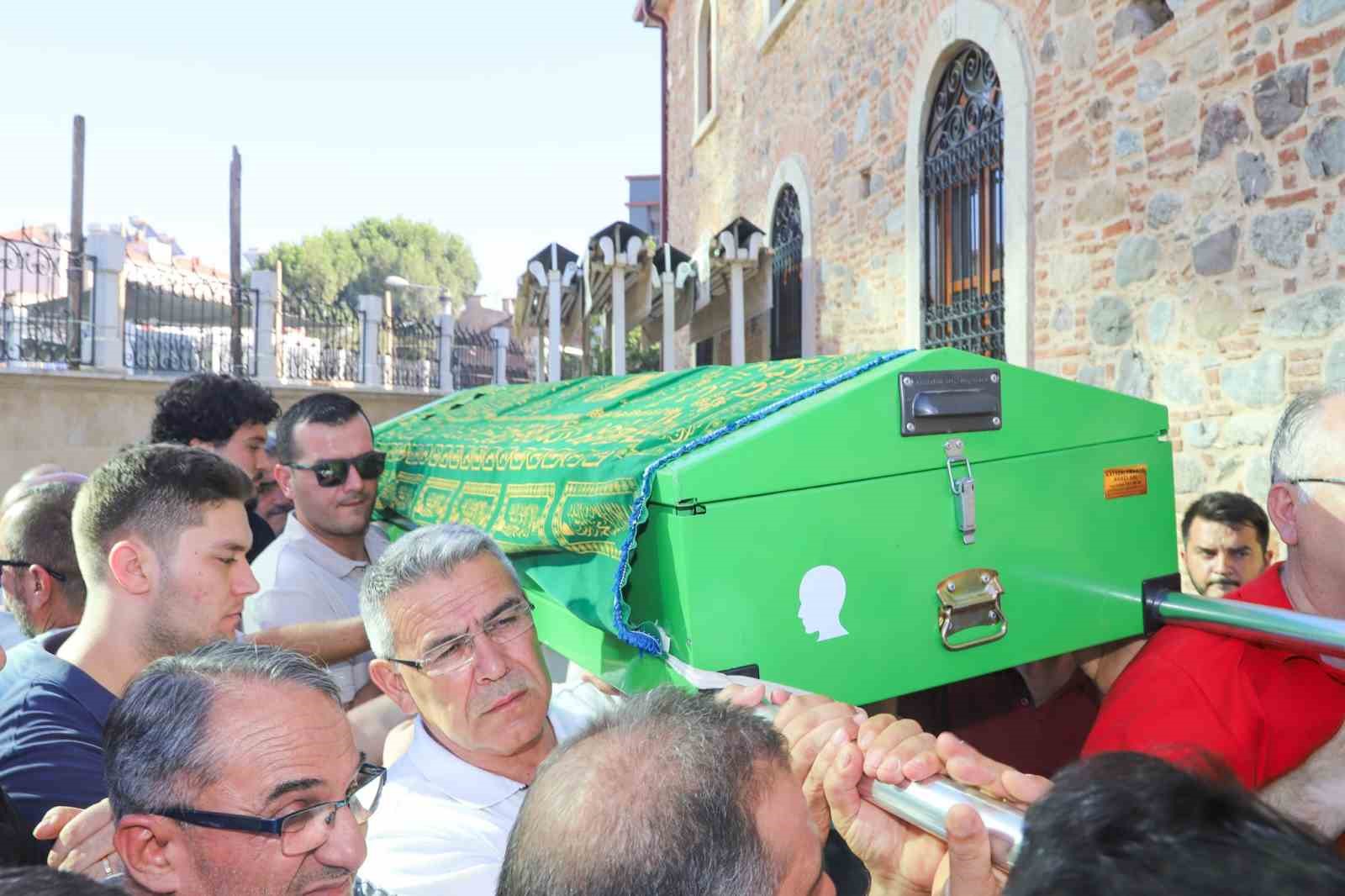 Geçirdiği kap krizi sonucu hayatını kaybeden meclis üyesi Orhan toprağa verildi
