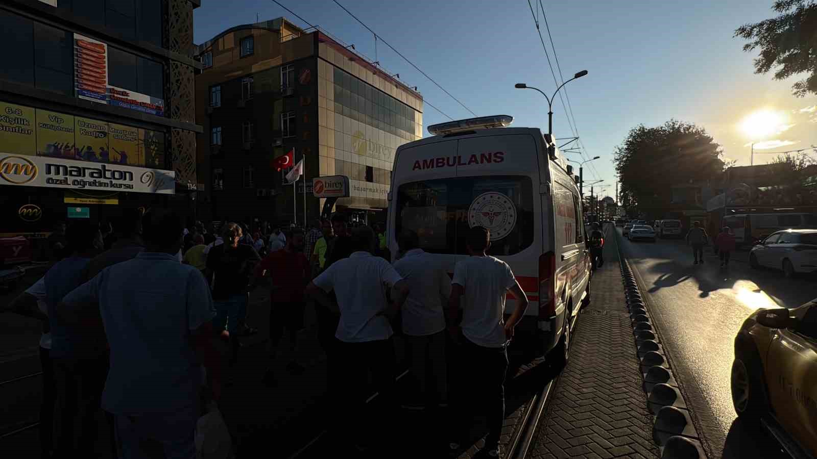 İzmit’te tramvayın çarptığı bir kişi hayatını kaybetti
