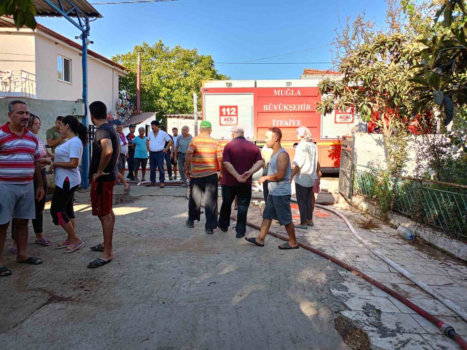 Jandarmanın dikkati evi alevlerden kurtaramadı
