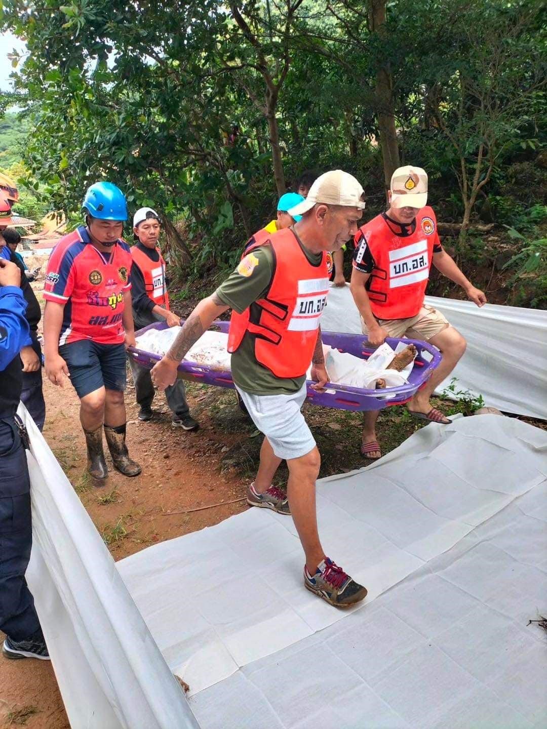 Phuket Adası’ndaki toprak kaymasında can kaybı 13’e yükseldi
