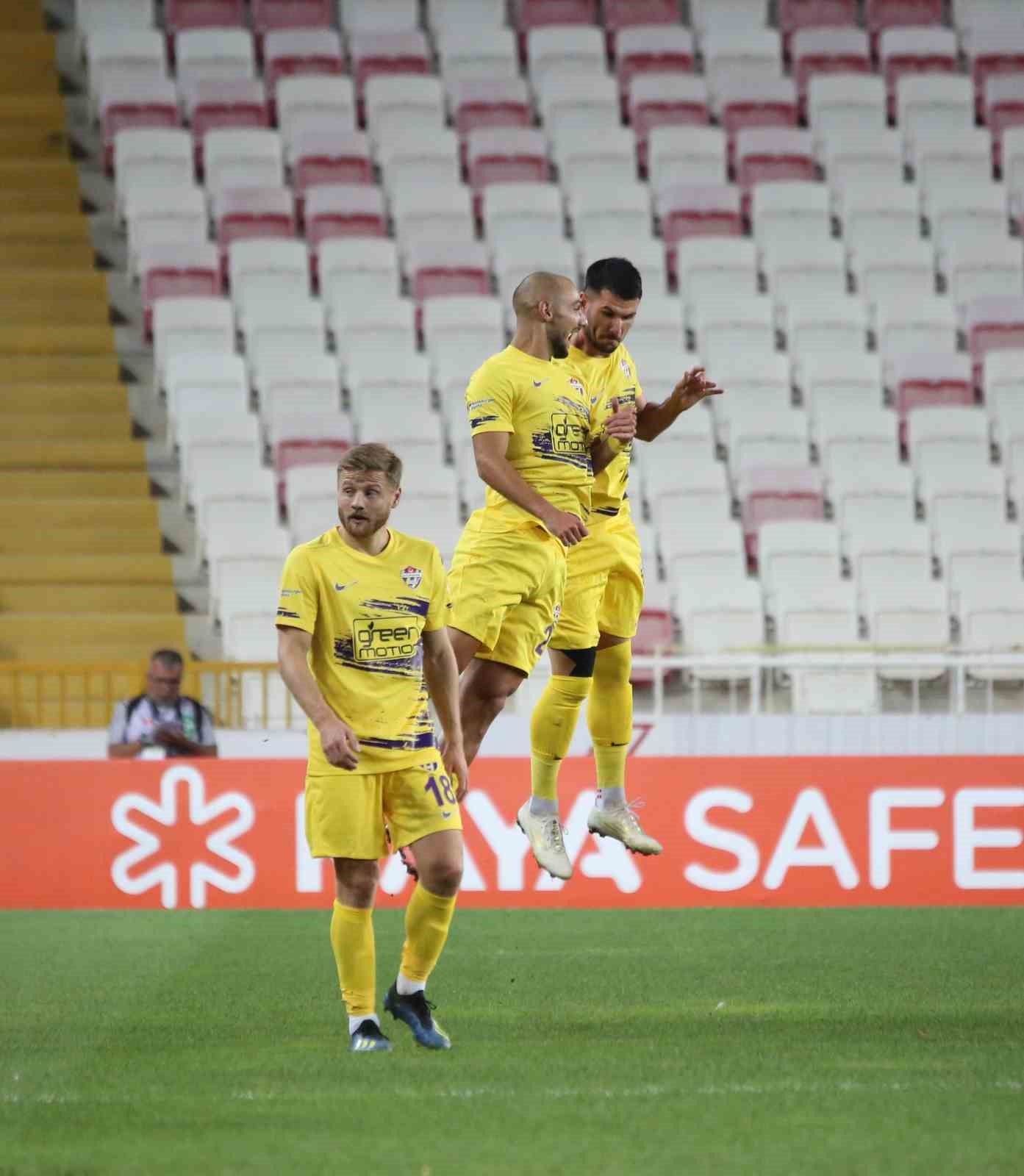 Trendyol Süper Lig: Sivasspor: 0 - Eyüpspor: 1 (İlk yarı)
