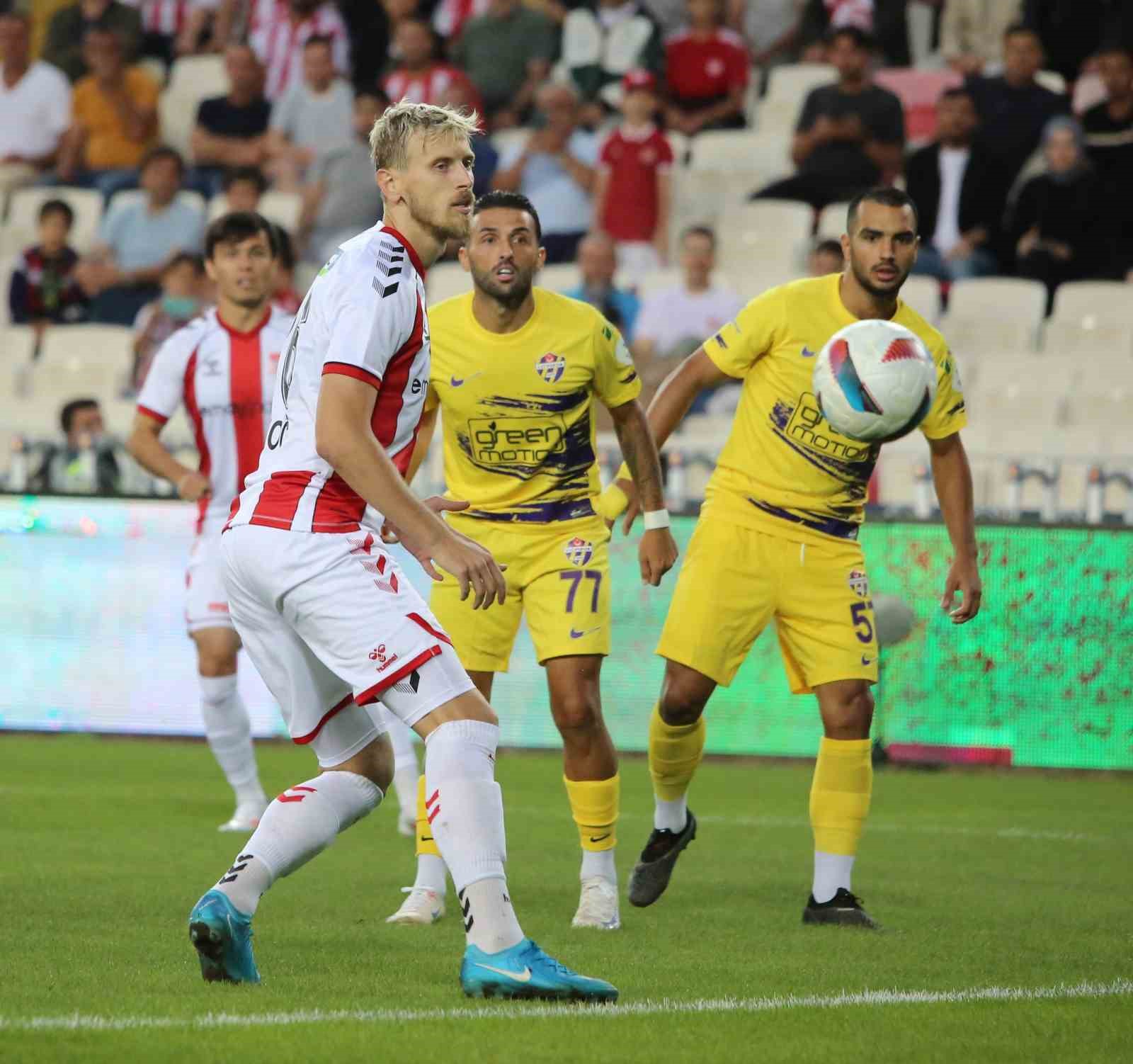 Trendyol Süper Lig: Sivasspor: 0 - Eyüpspor: 1 (İlk yarı)
