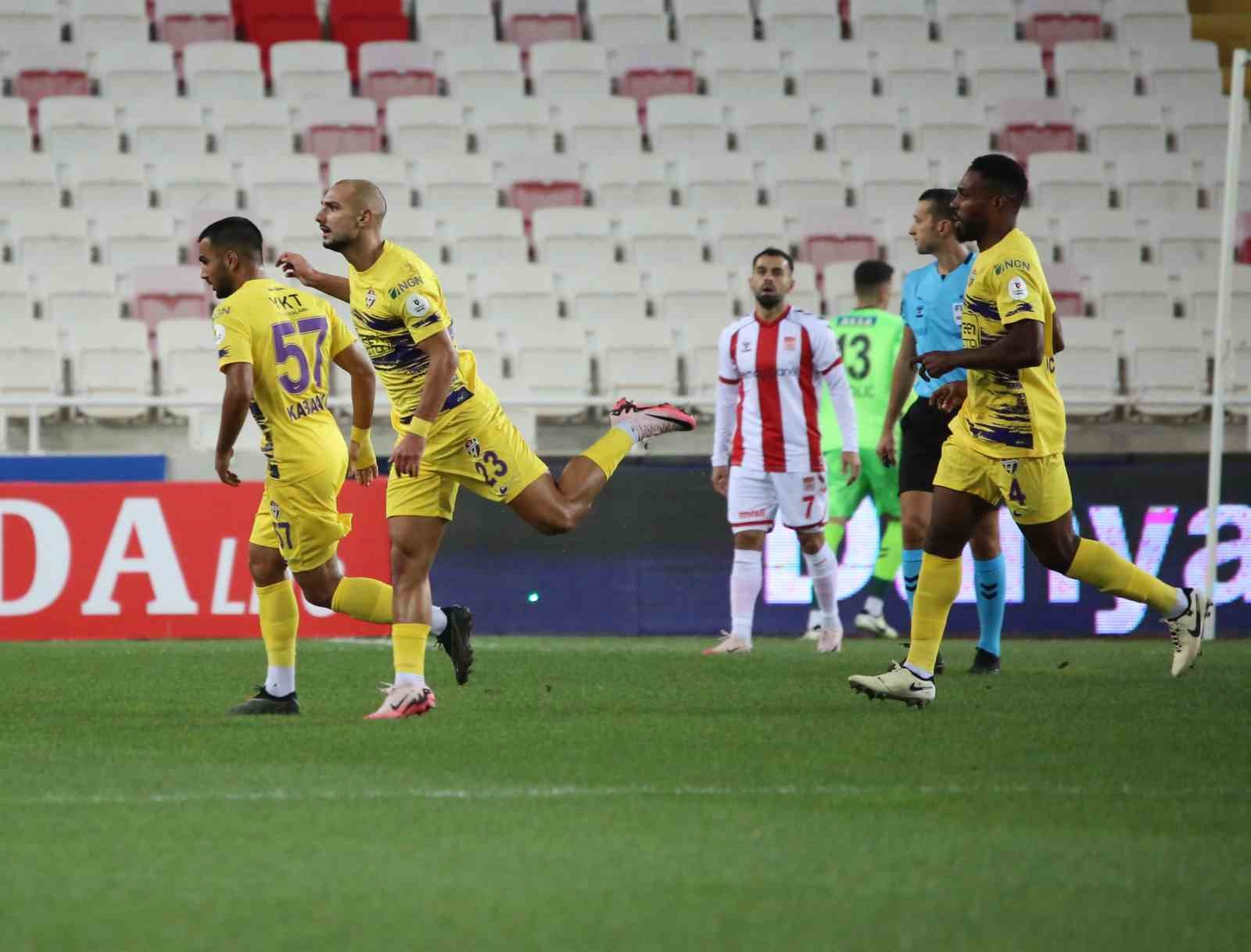 Trendyol Süper Lig: Sivasspor: 0 - Eyüpspor: 1 (İlk yarı)
