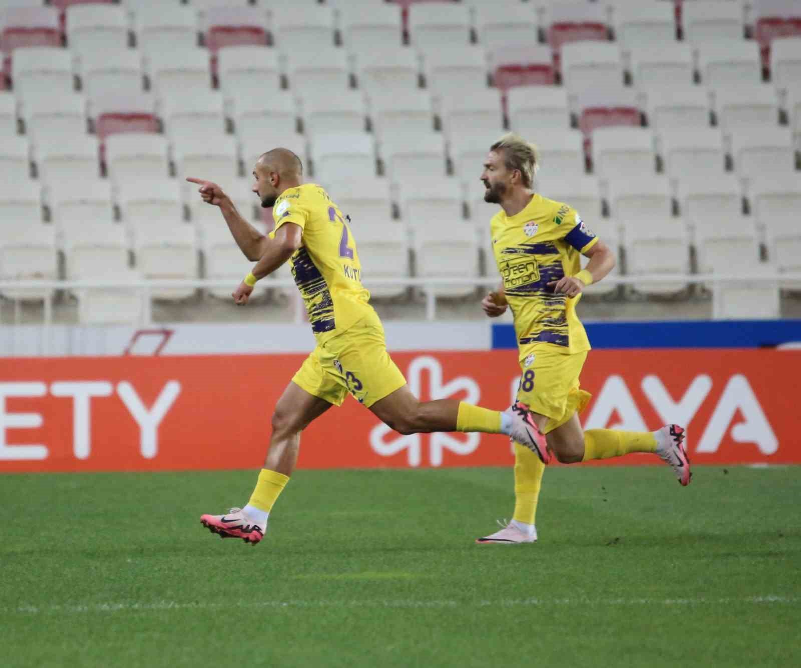 Trendyol Süper Lig: Sivasspor: 0 - Eyüpspor: 1 (İlk yarı)
