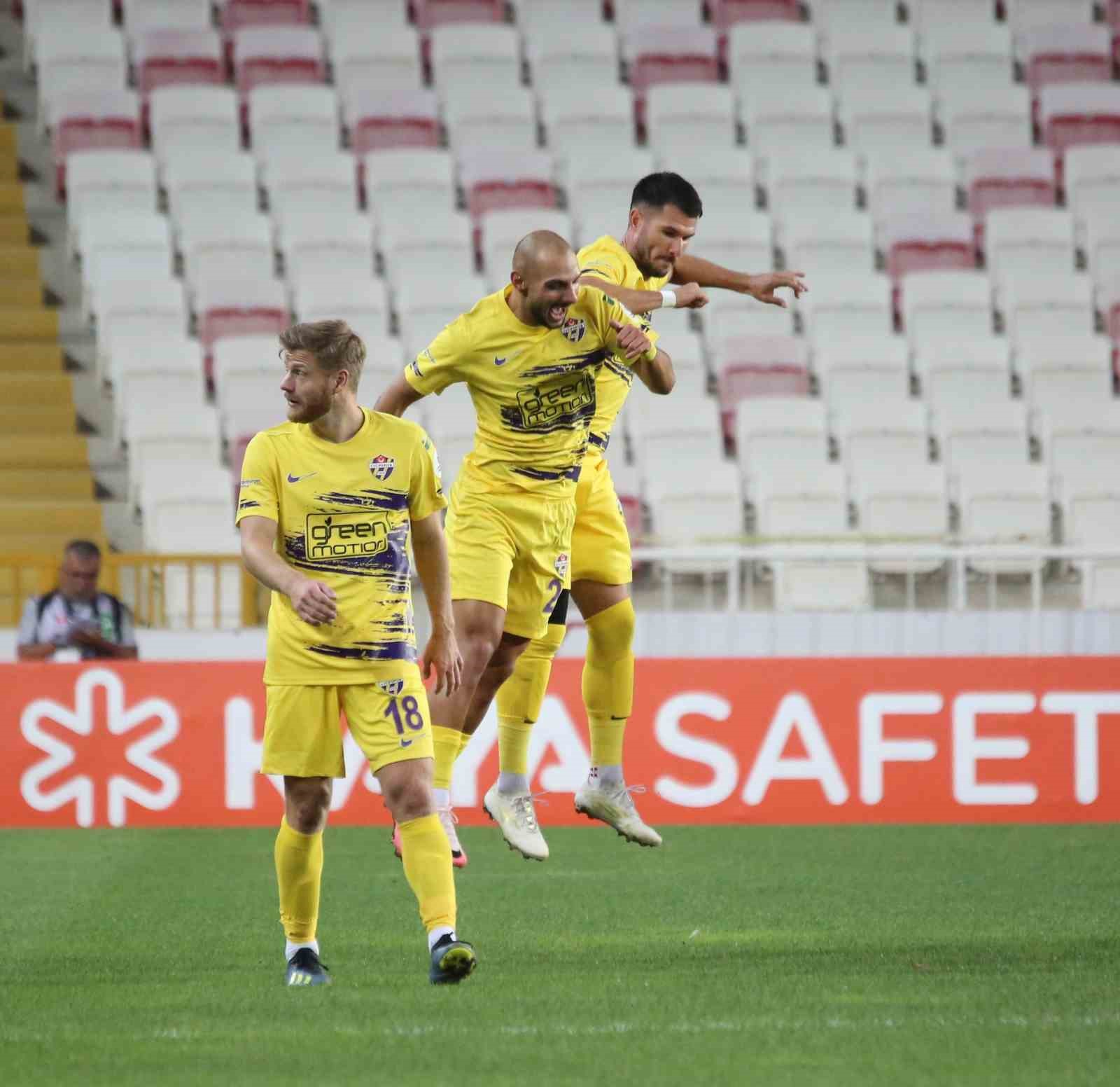 Trendyol Süper Lig: Sivasspor: 0 - Eyüpspor: 1 (İlk yarı)
