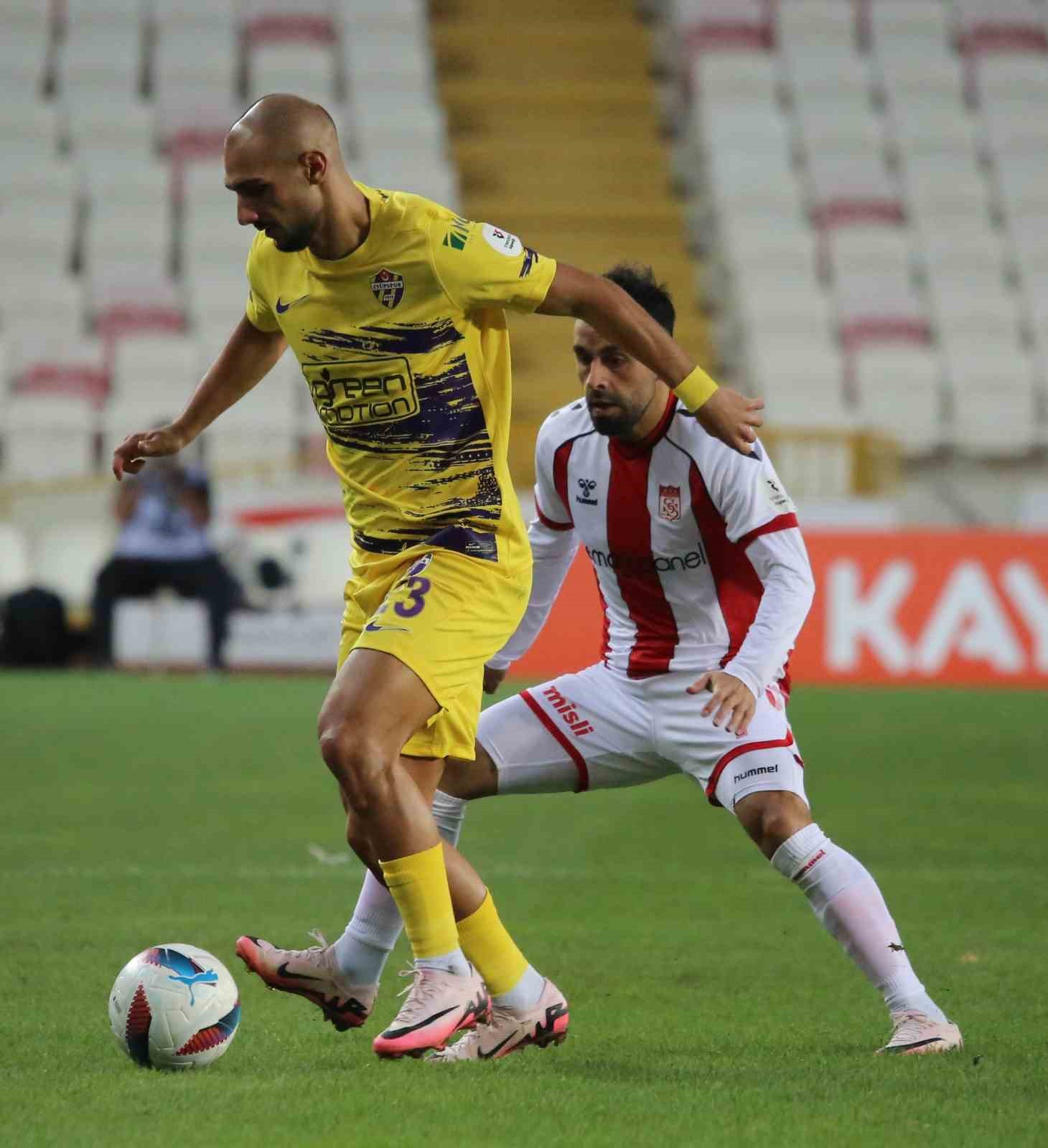 Trendyol Süper Lig: Sivasspor: 0 - Eyüpspor: 1 (İlk yarı)
