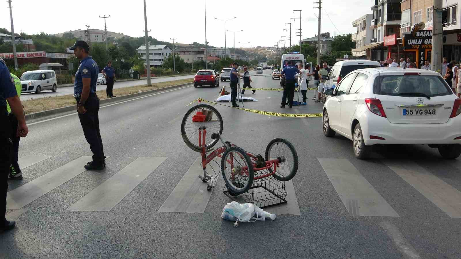 Bisikletle yolun karşısına geçerken otomobilin çarptığı kadın hayatını kaybetti
