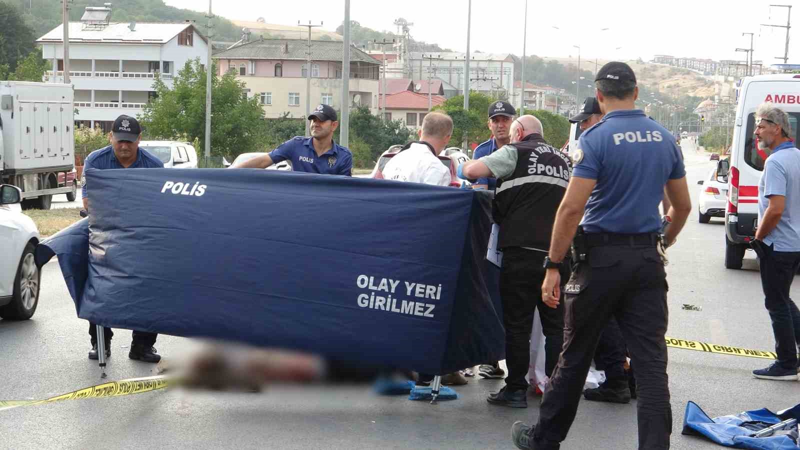 Bisikletle yolun karşısına geçerken otomobilin çarptığı kadın hayatını kaybetti
