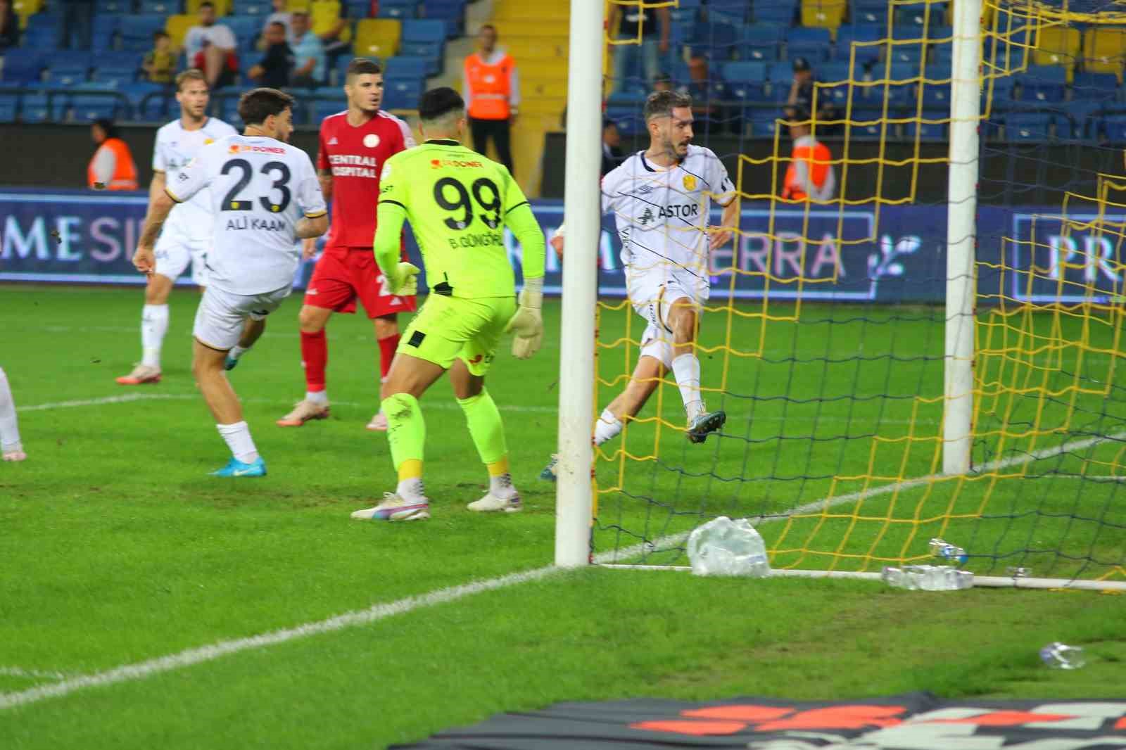 Trendyol 1. Lig: MKE Ankaragücü: 0 - Ümraniyespor: 1
