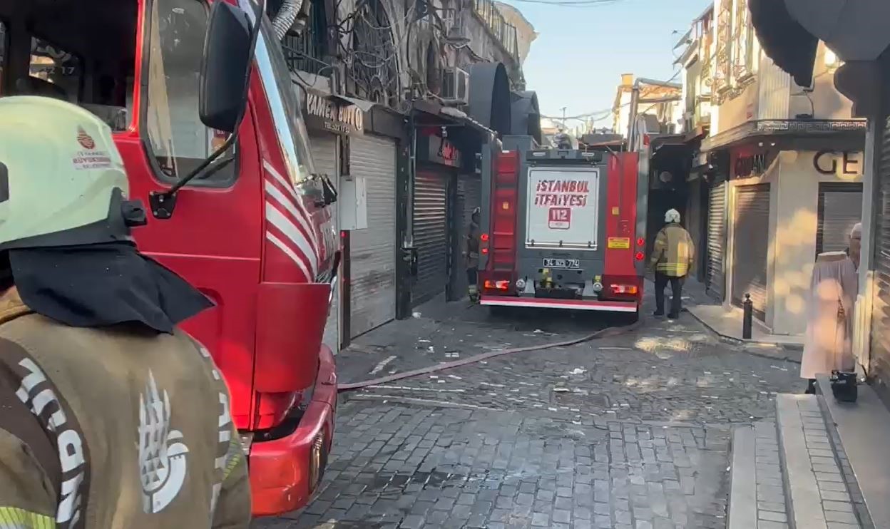 Tarihi Kapalıçarşı’da korkutan yangın
