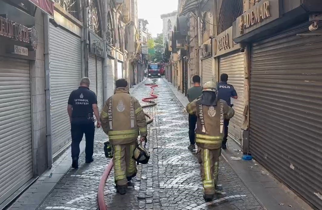 Tarihi Kapalıçarşı’da korkutan yangın
