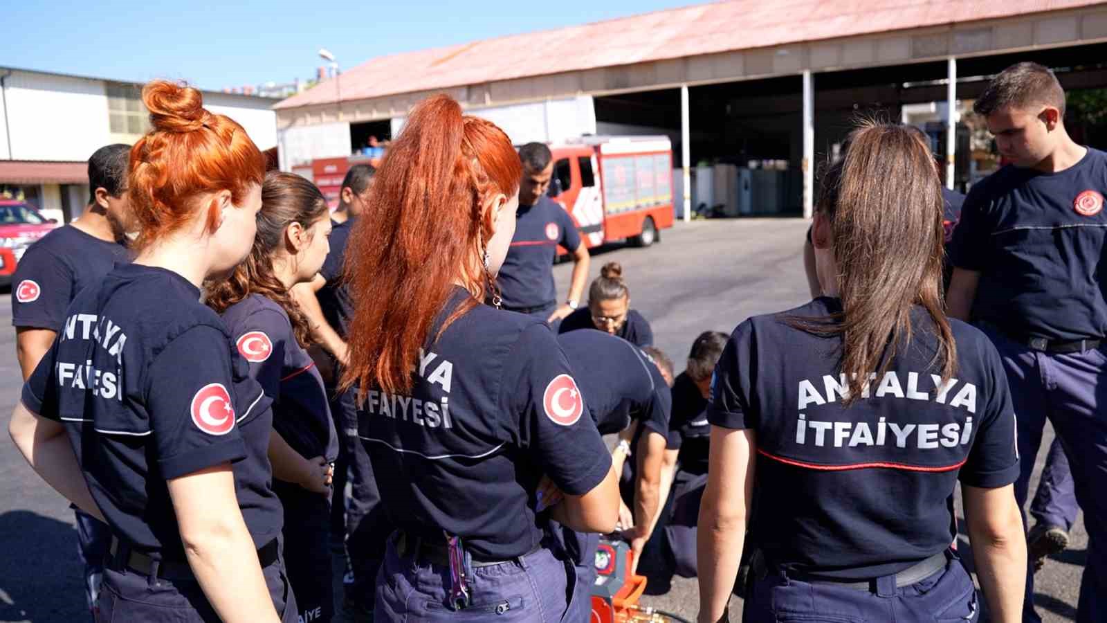 Antalya itfaiyesinden elektrikli araç söndürme kiti
