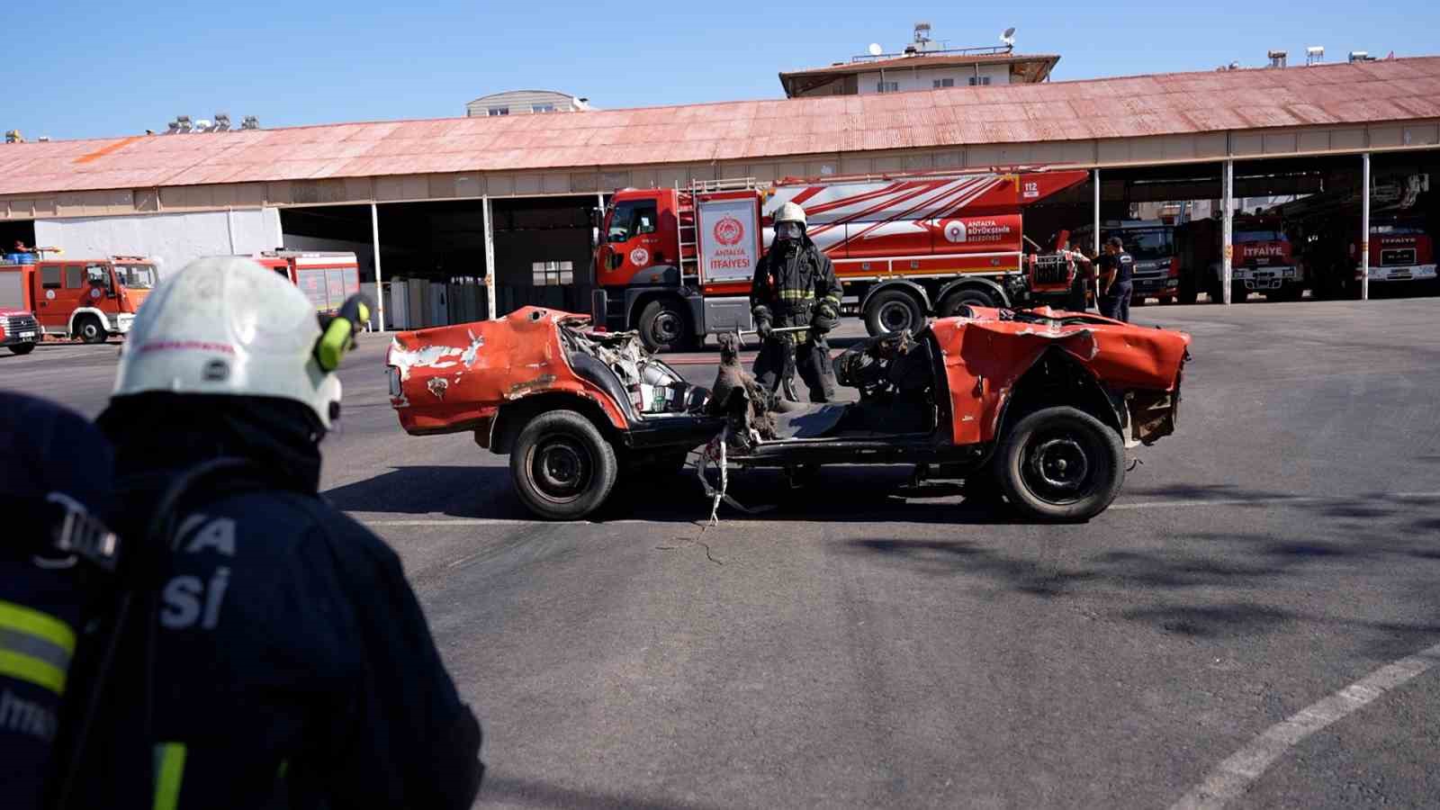 Antalya itfaiyesinden elektrikli araç söndürme kiti
